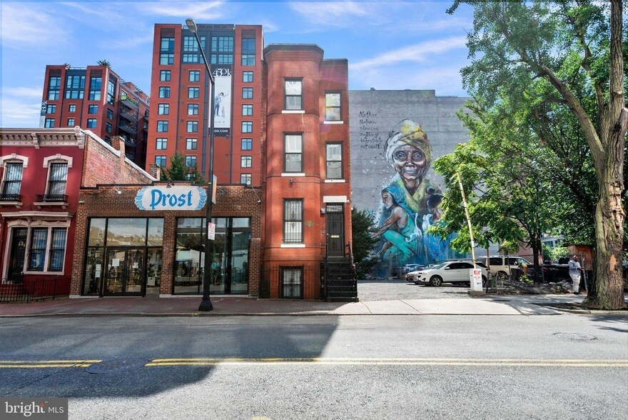 Stylish & Spacious 4BR Townhome - Fully Furnished - 3 Levels - Walk to Downtown DC - Photo 1