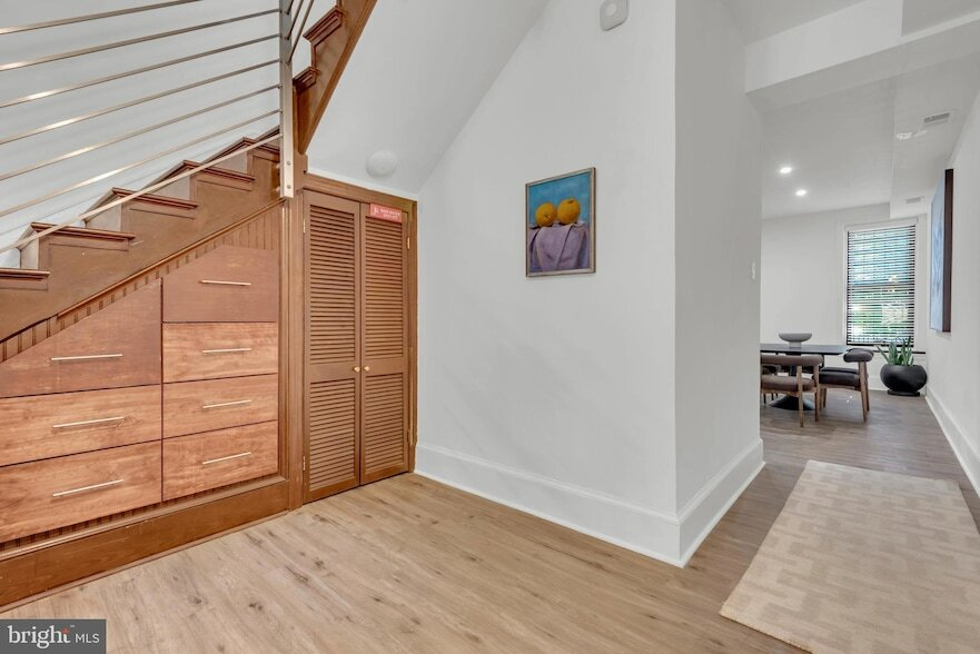 Stylish & Spacious 4BR Townhome - Fully Furnished - 3 Levels - Walk to Downtown DC - Photo 6