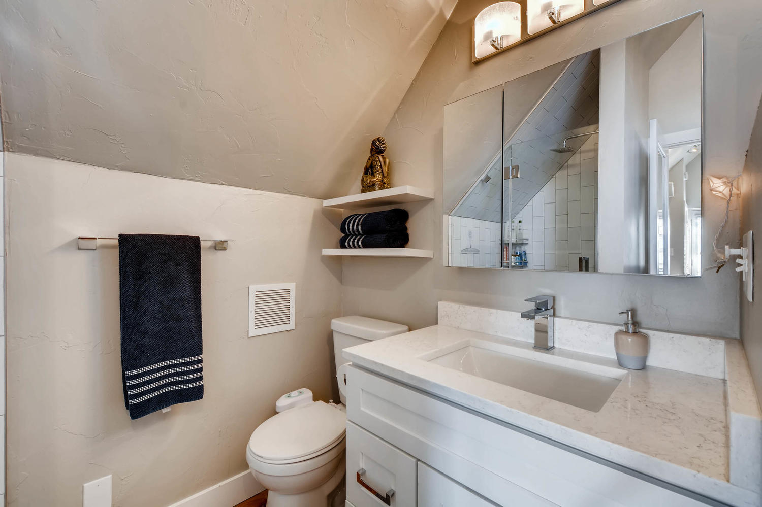 Cozy Carriage House | Big City Energy, Neighborhood Charm - Photo 7