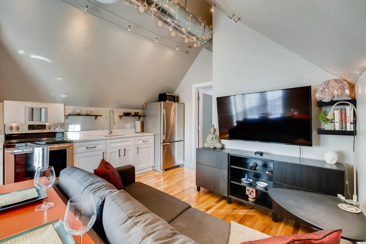 Cozy Carriage House | Big City Energy, Neighborhood Charm