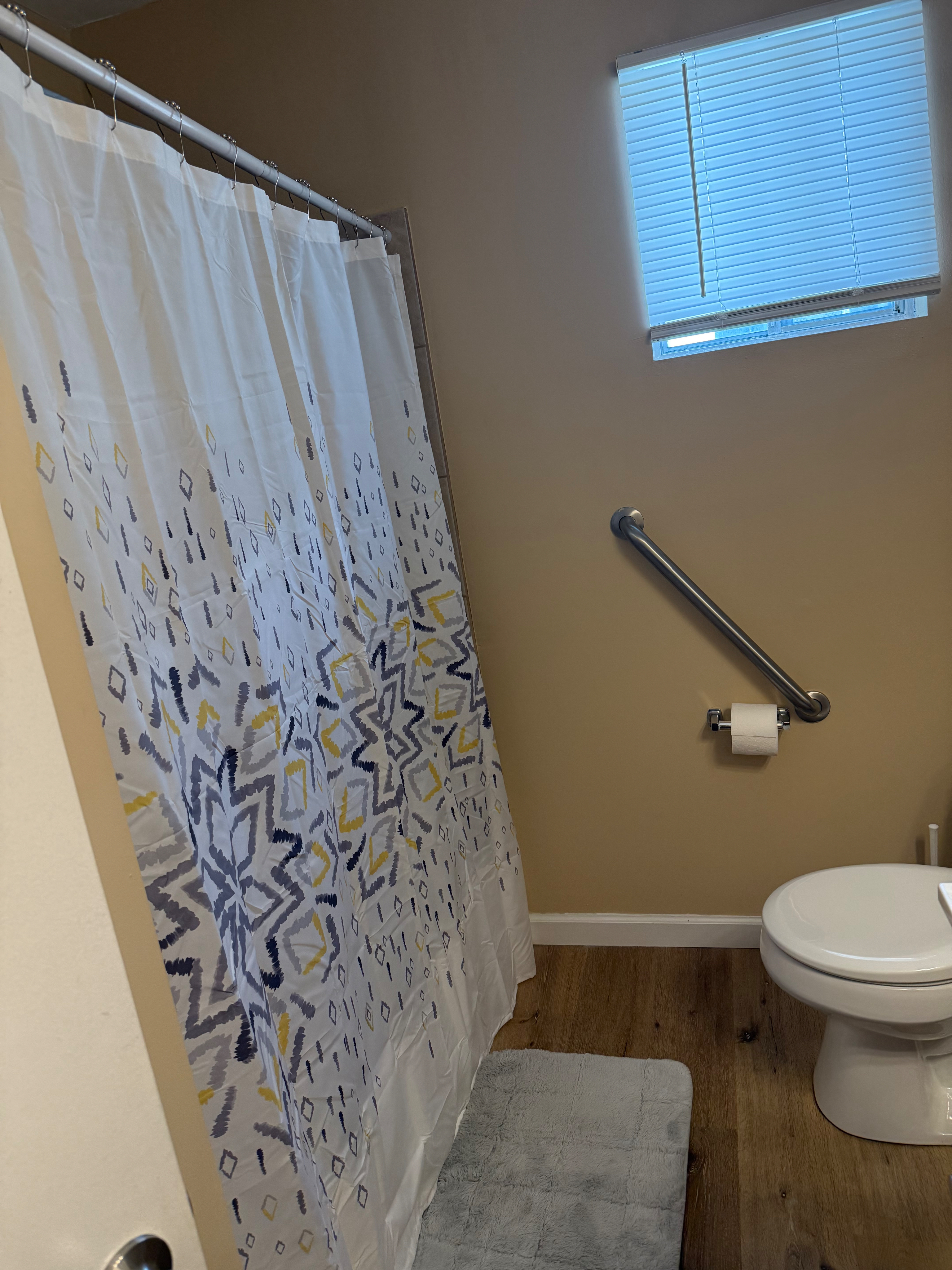 2 bedroom private entrance apartment - Photo 4