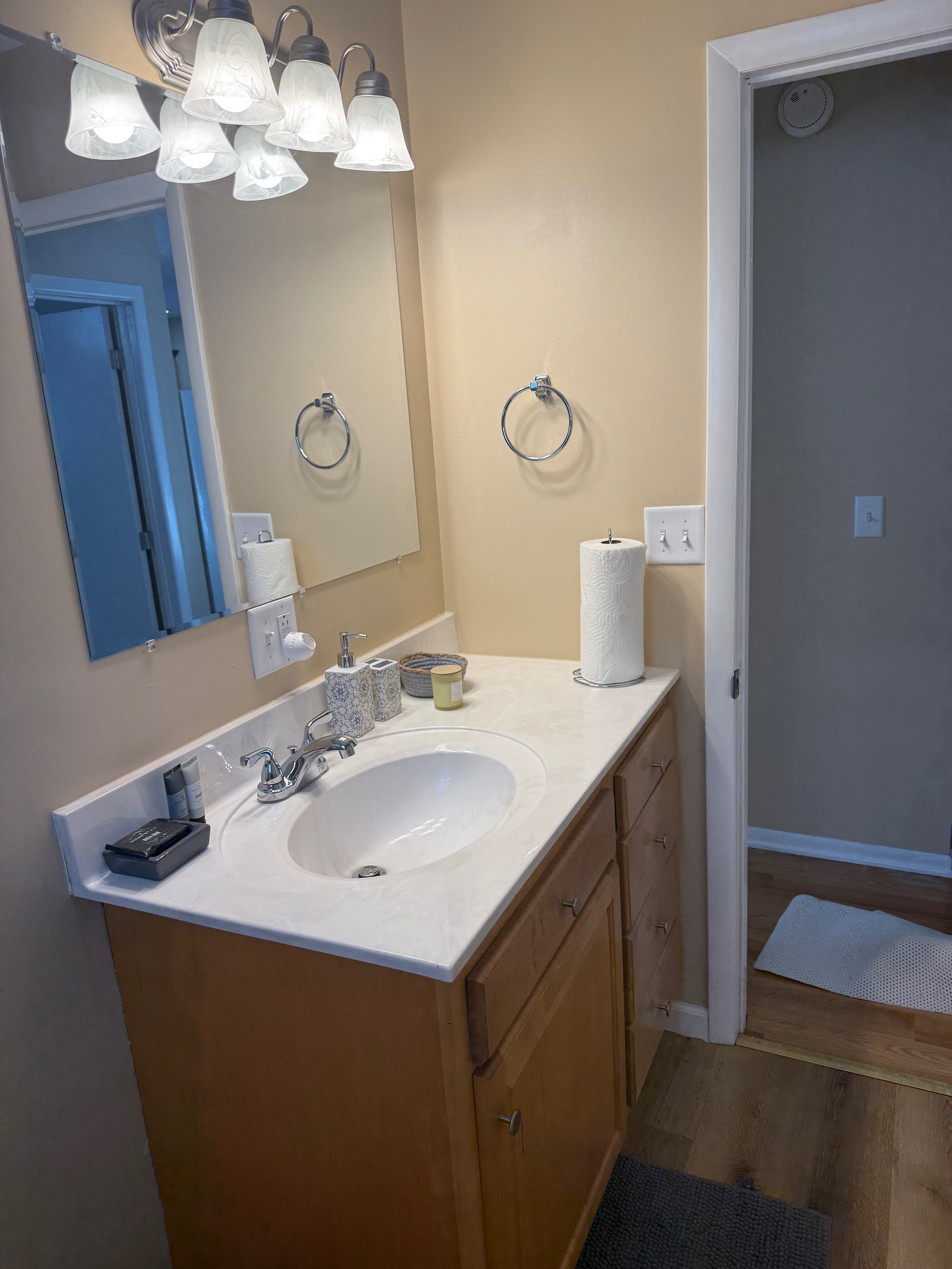 2 bedroom private entrance apartment - Photo 3