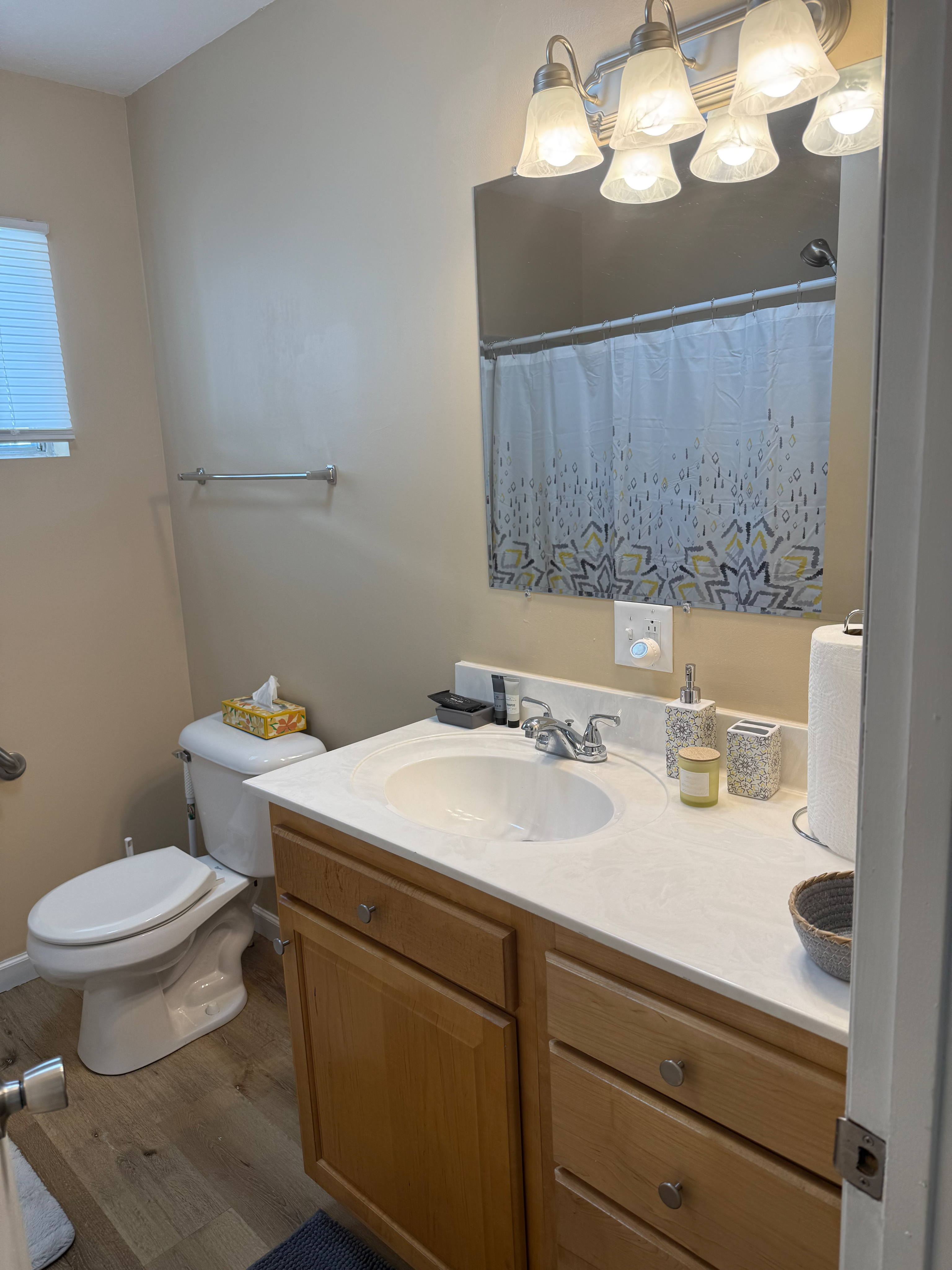 2 bedroom private entrance apartment - Photo 9