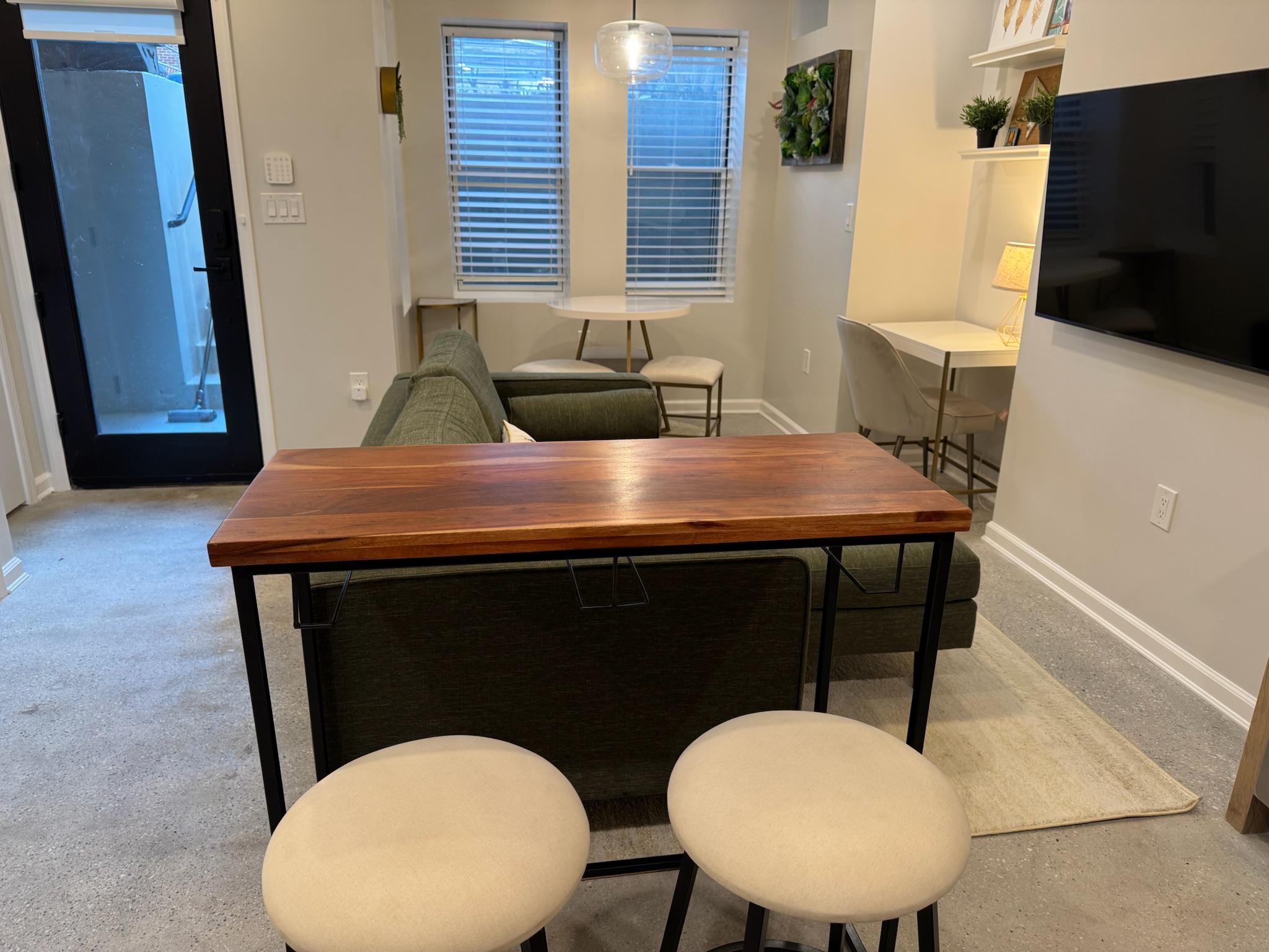 Modern and cozy 2-bed English basement H Street NOMA Gallaudet - Photo 2