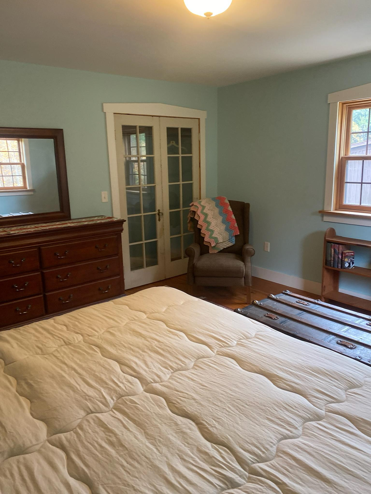 Spacious King Bedroom in a Peaceful Country Home w/ All Included - Photo 3