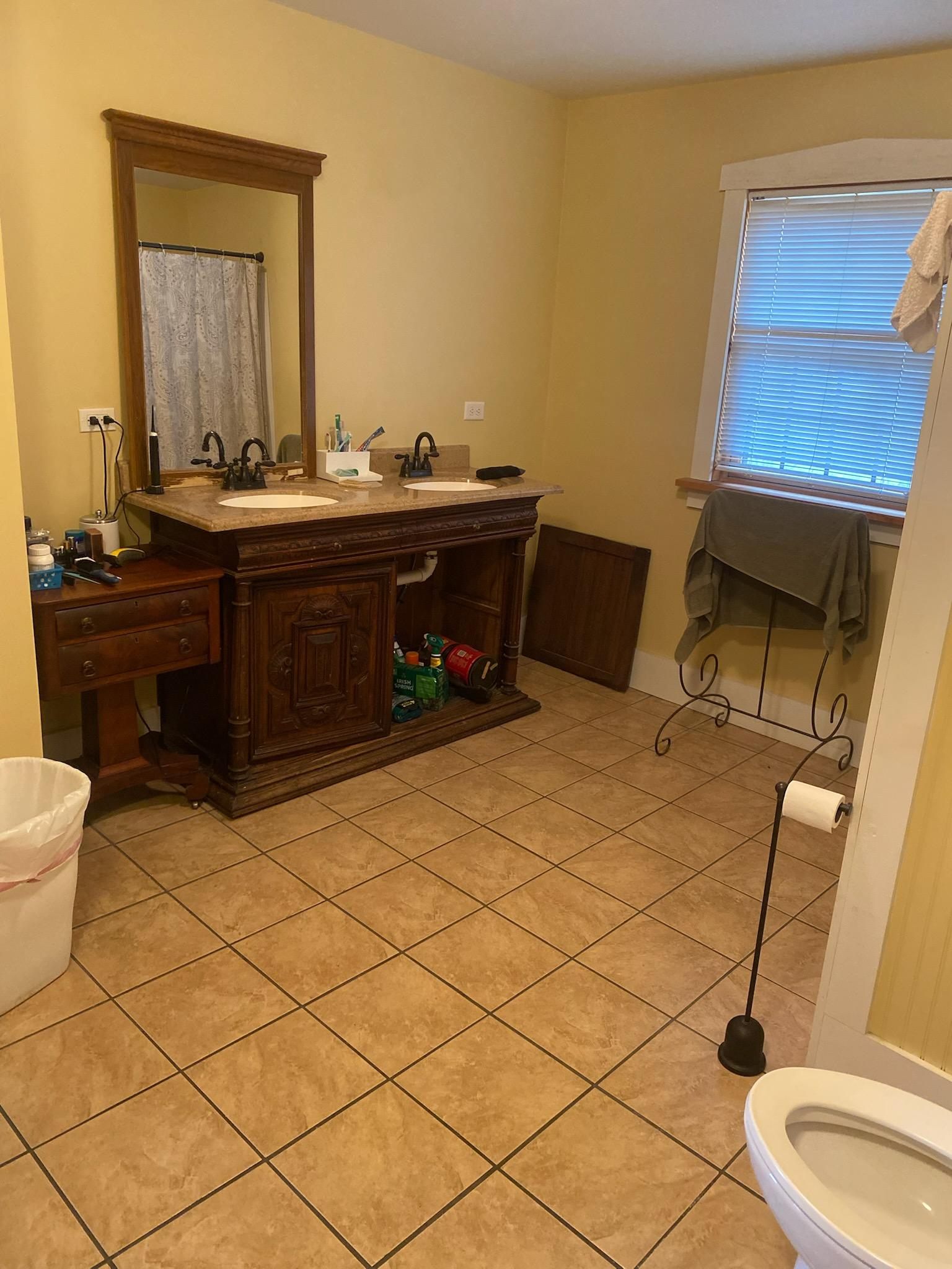 Spacious King Bedroom in a Peaceful Country Home w/ All Included - Photo 5