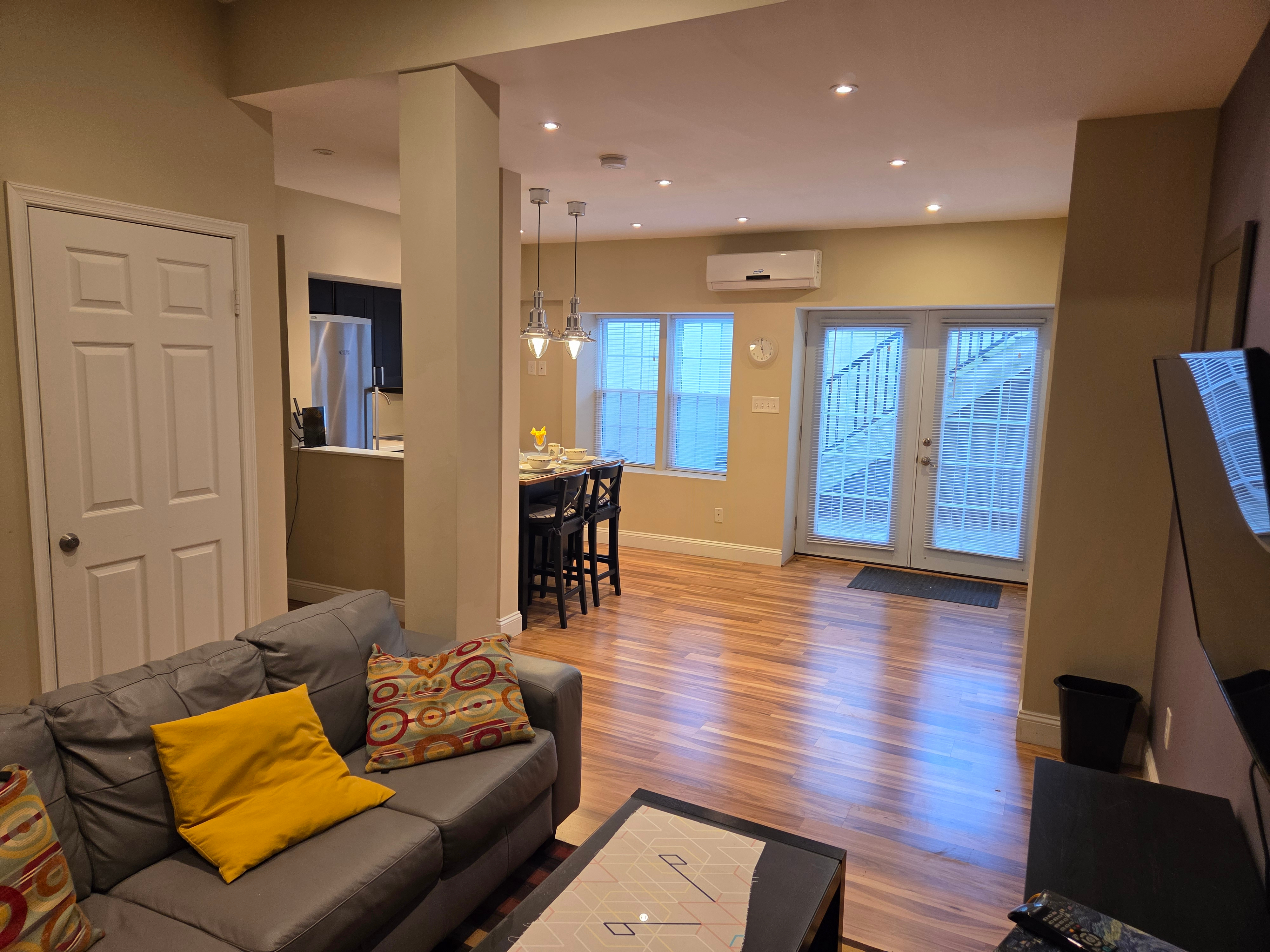 Location, Location, Location 2 Bed 2 Bath Fully Furnished Cottage - Photo 3