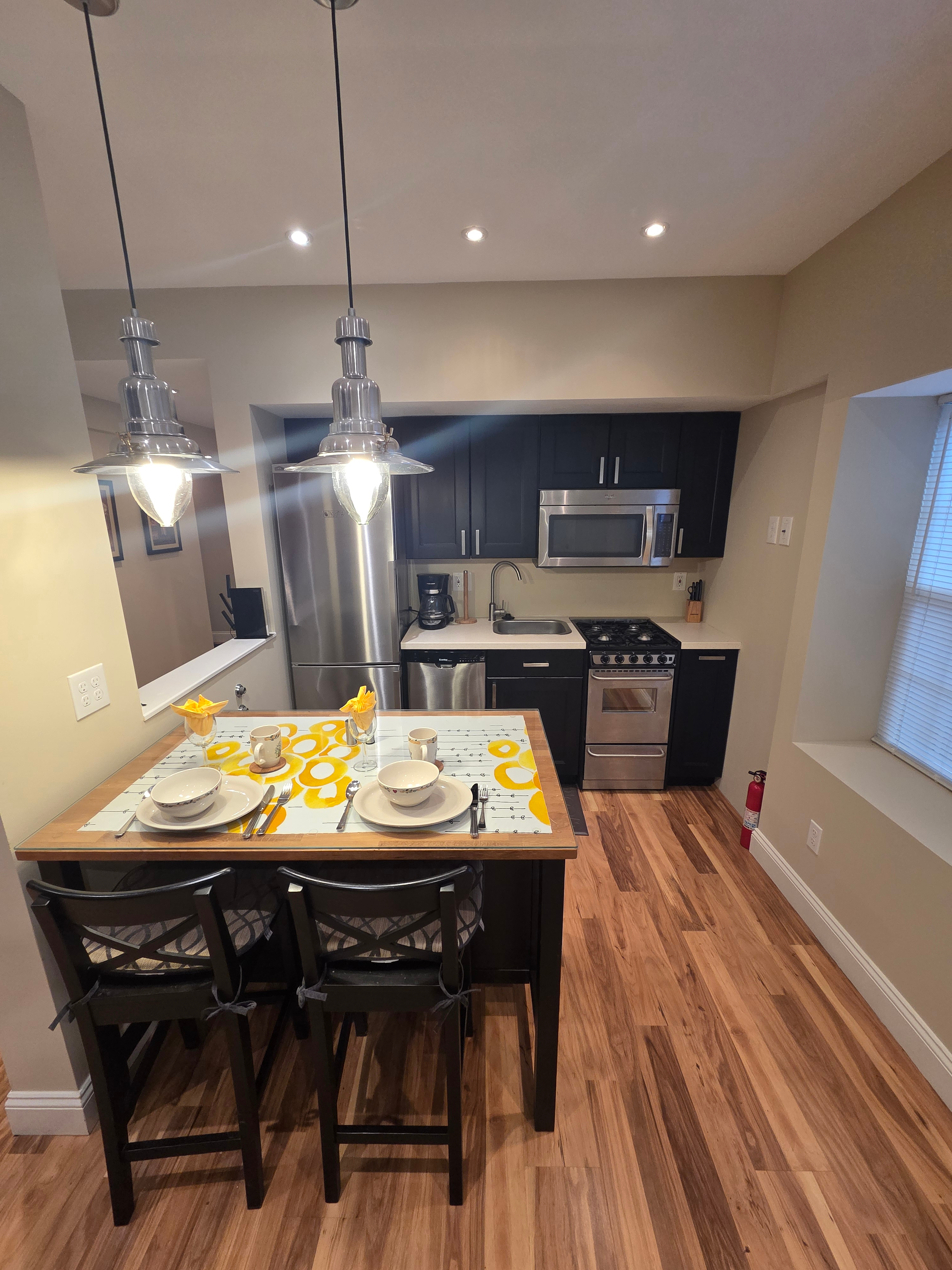 Location, Location, Location 2 Bed 2 Bath Fully Furnished Cottage - Photo 4