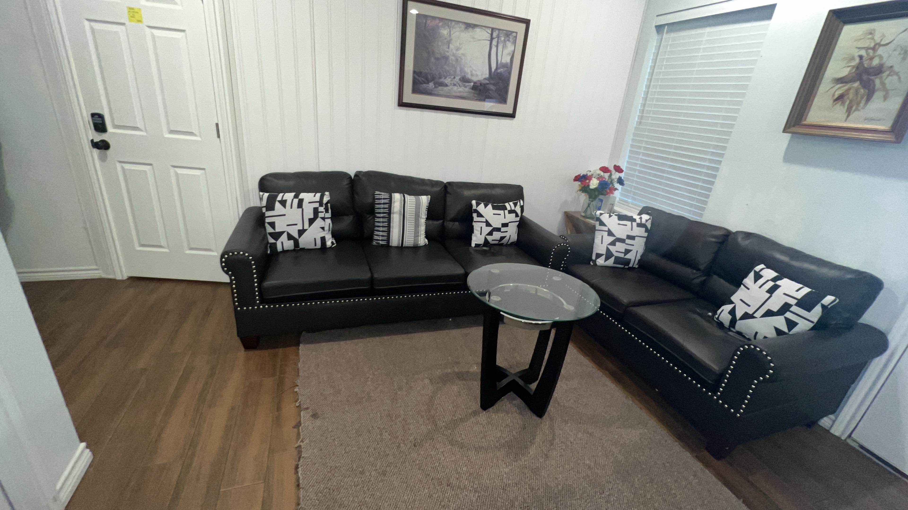 Spacious Furnished Room Near Energy Corridor | Queen + Twin Bed - Photo 8