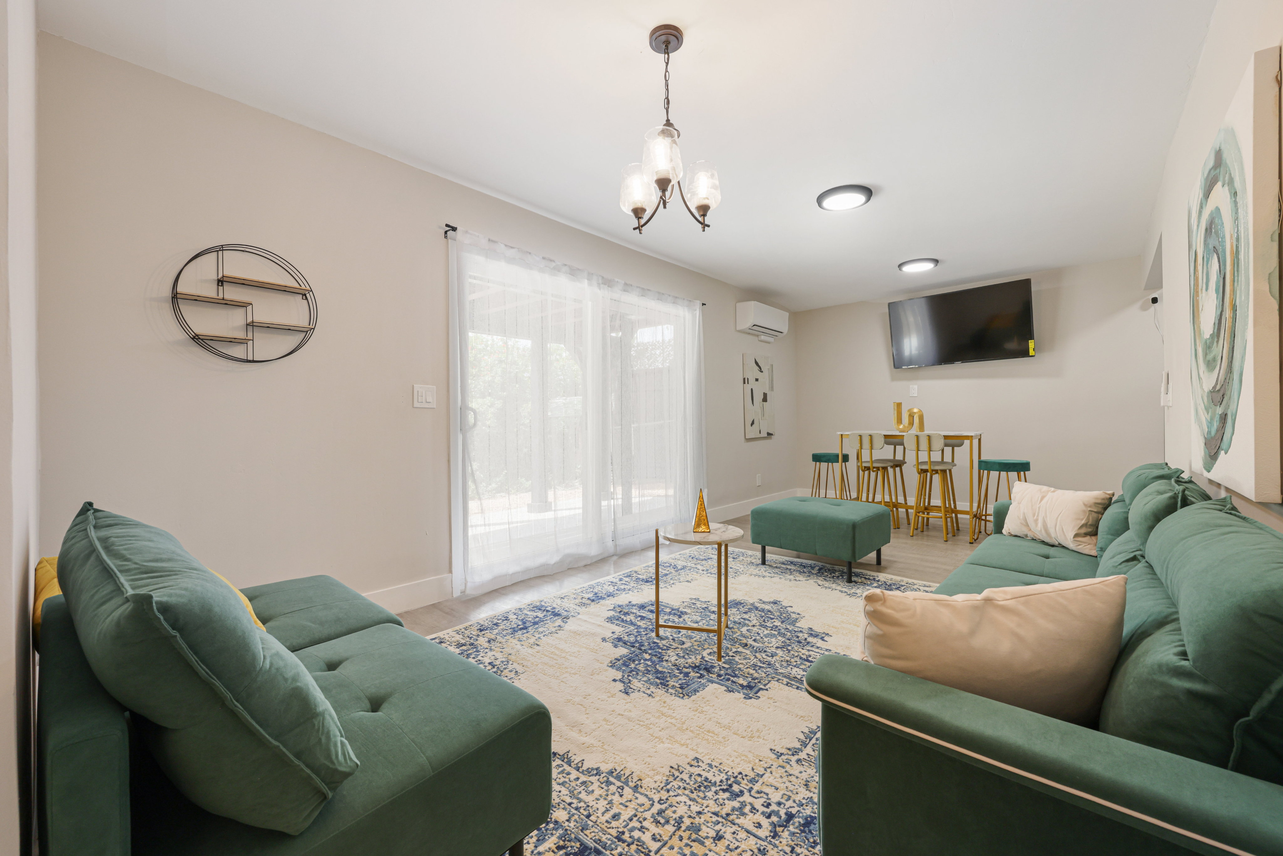 Luxury Remodeled Furnished Private Room with Smart TV, Laundry Access, Patio, and Hot Tub (D) - Photo 2