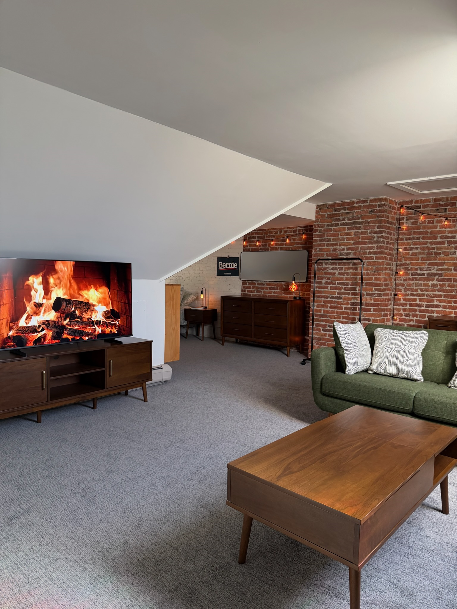 Third Floor Loft in Bright Colchester Two-Bedroom Condo - Photo 7