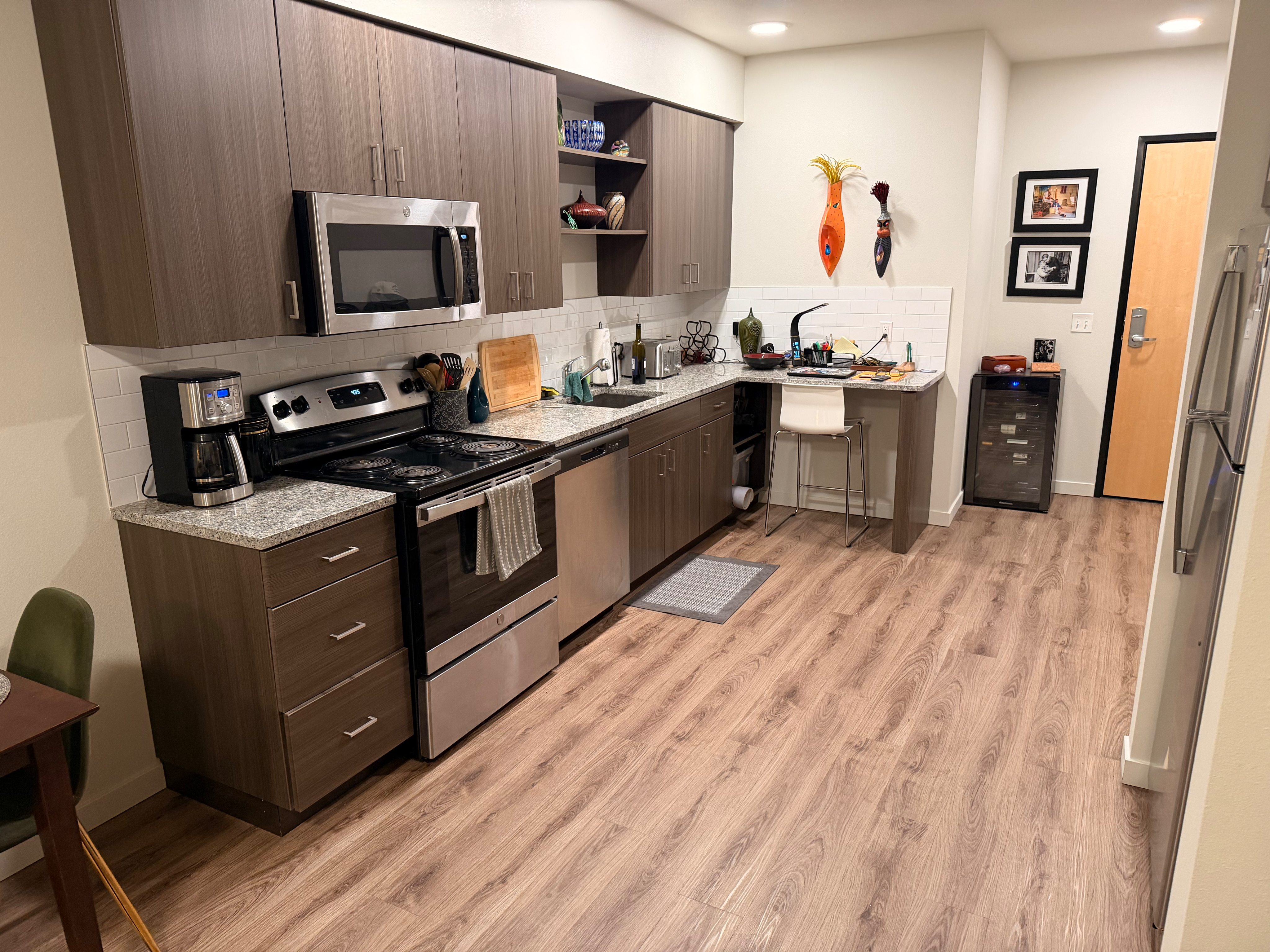 Beautiful new stylish 1 bedroom 1 bathroom apartment - Photo 2