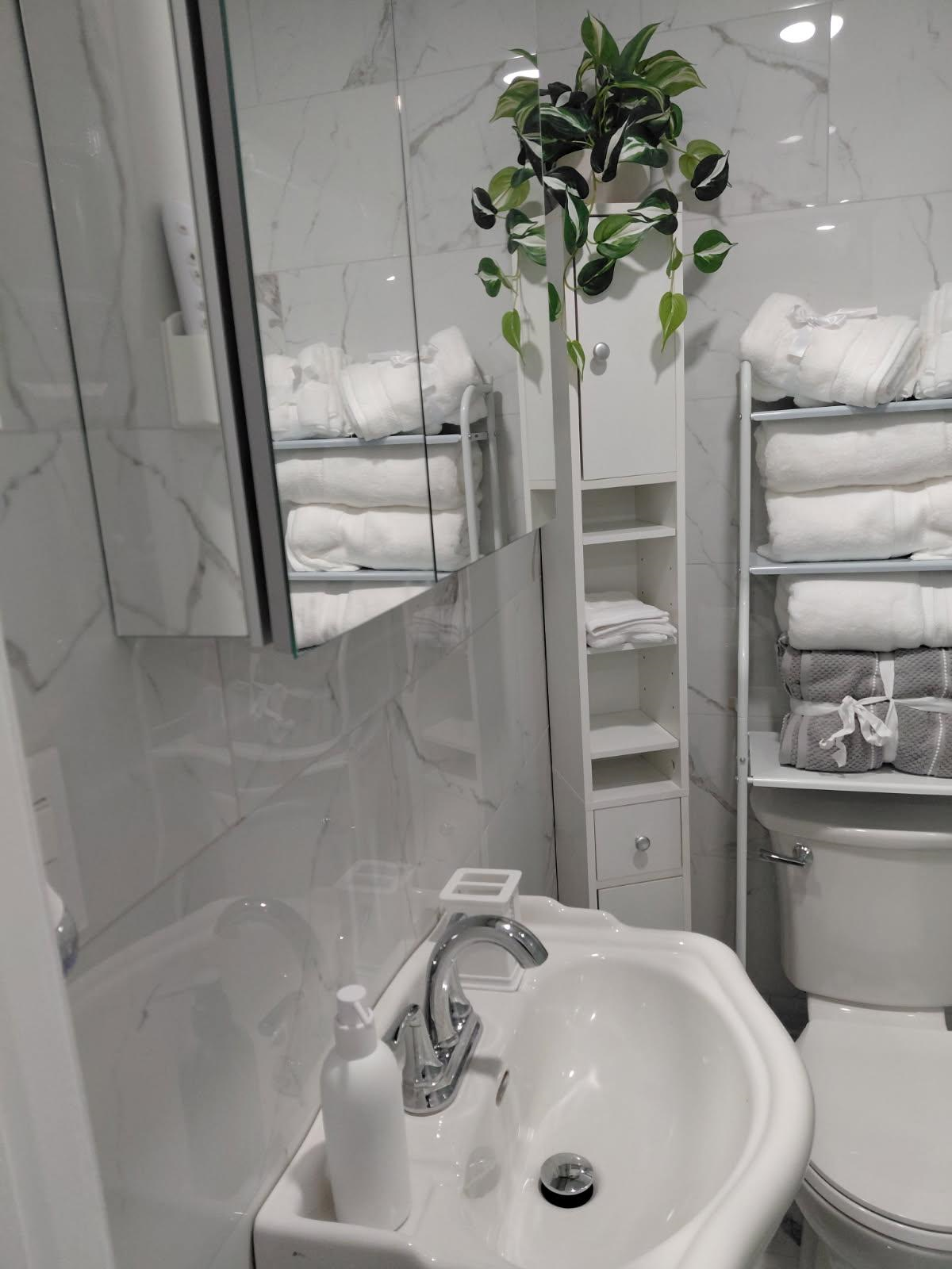 Private East New York Queen Suite Near Public Transit and Gateway Center Mall - Photo 4