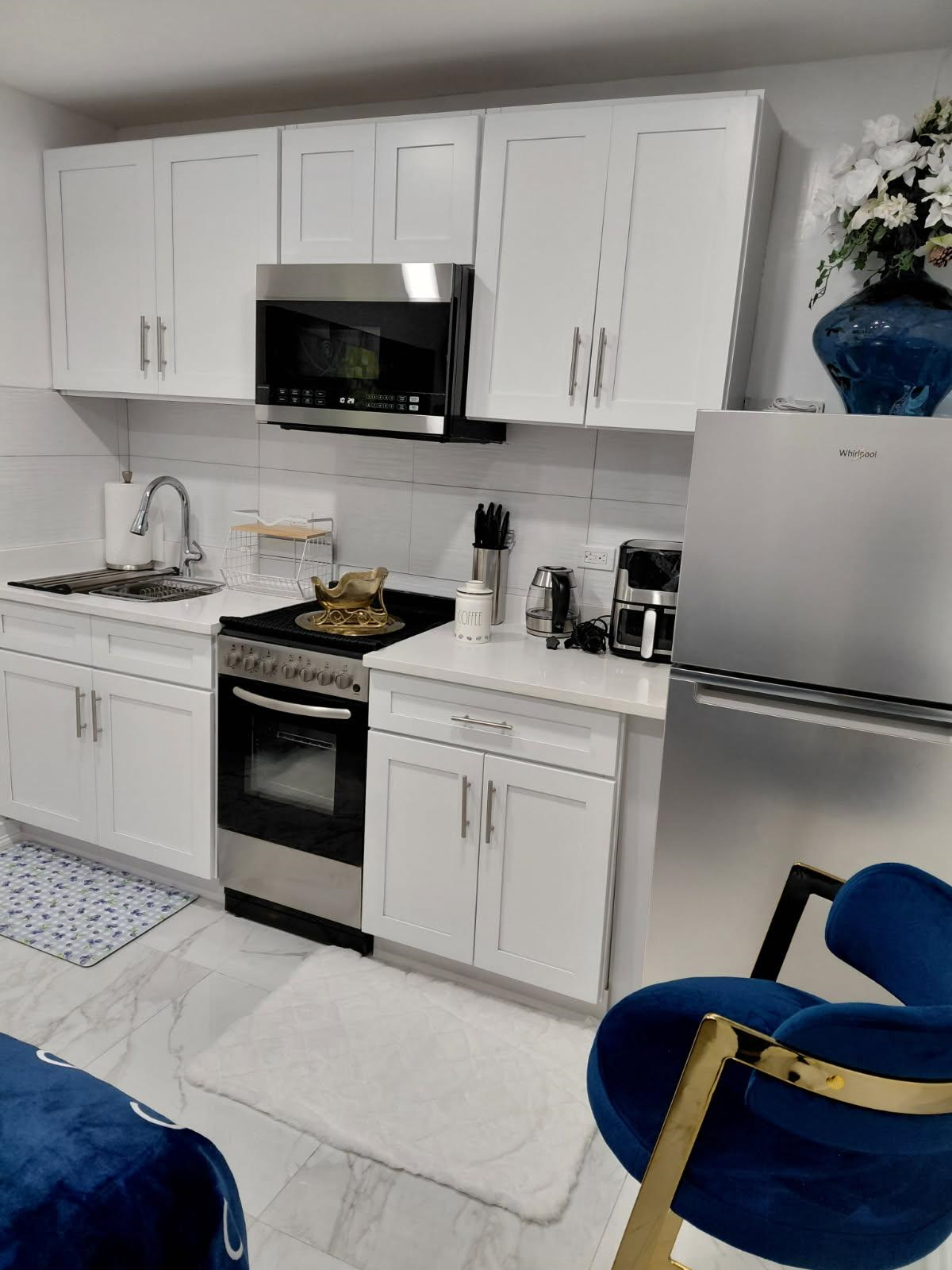 Private East New York Queen Suite Near Public Transit and Gateway Center Mall - Photo 3