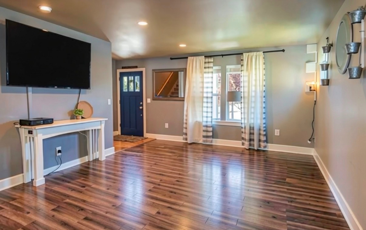 All Utilities Paid! Private Rooms in a Bright SE Bend Home - Photo 2