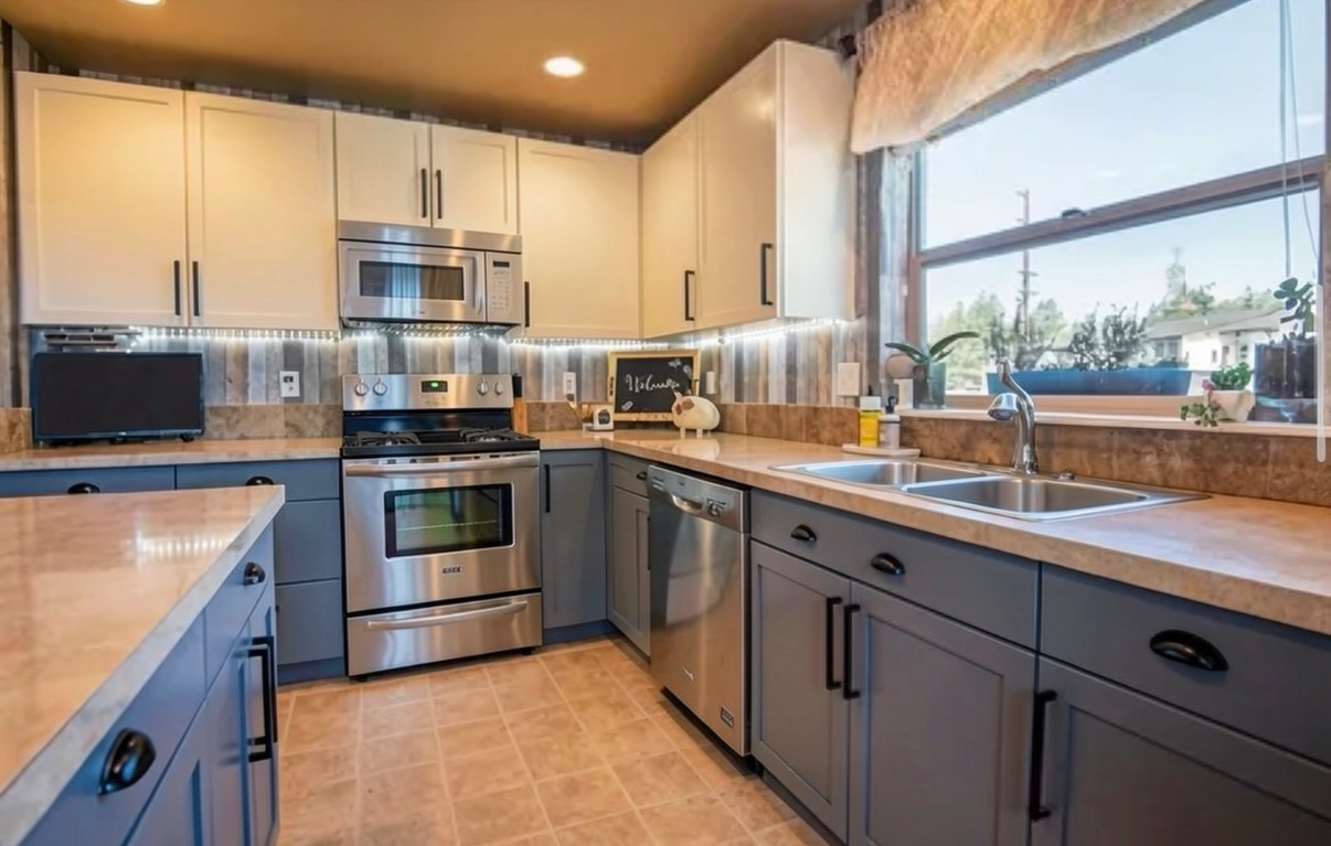 All Utilities Paid! Private Rooms in a Bright SE Bend Home - Photo 4