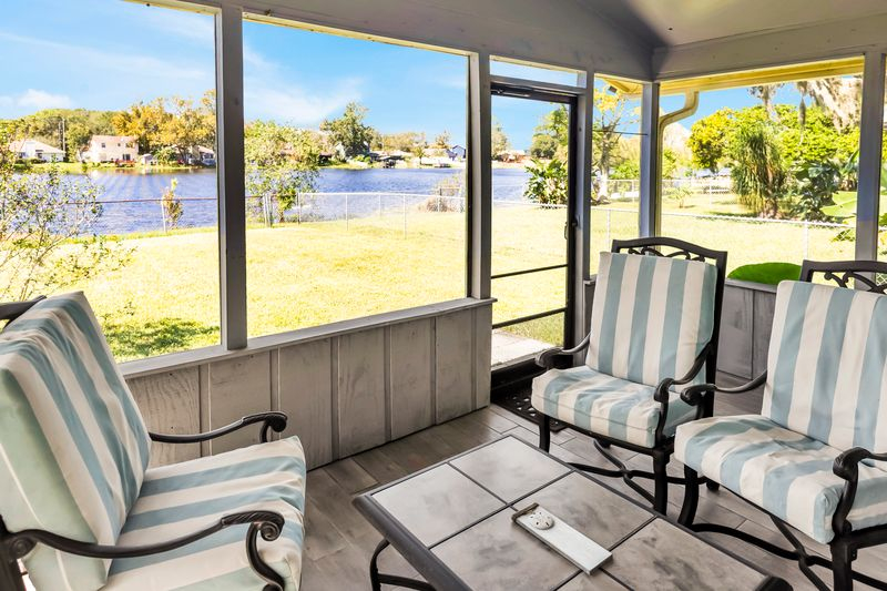 Direct Waterfront Gem, Newly Renovated Large 3/2 Townhome - Photo 6