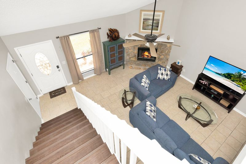 Direct Waterfront Gem, Newly Renovated Large 3/2 Townhome - Photo 9
