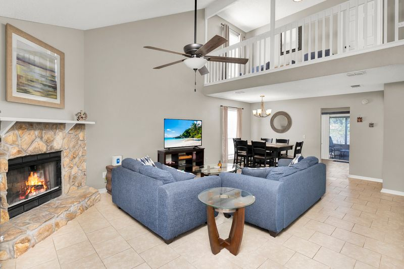 Direct Waterfront Gem, Newly Renovated Large 3/2 Townhome