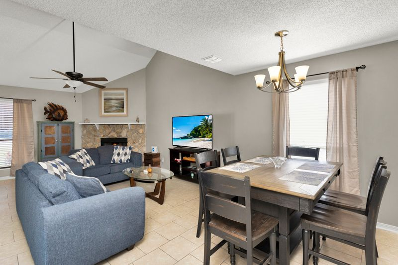 Direct Waterfront Gem, Newly Renovated Large 3/2 Townhome - Photo 8