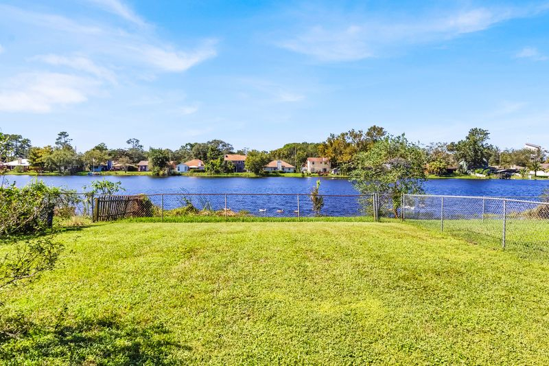 Direct Waterfront Gem, Newly Renovated Large 3/2 Townhome - Photo 2