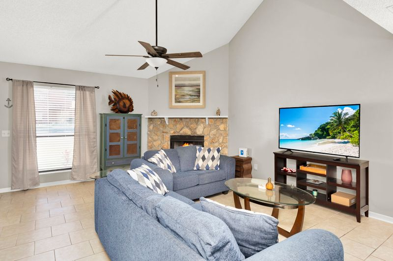 Direct Waterfront Gem, Newly Renovated Large 3/2 Townhome - Photo 12