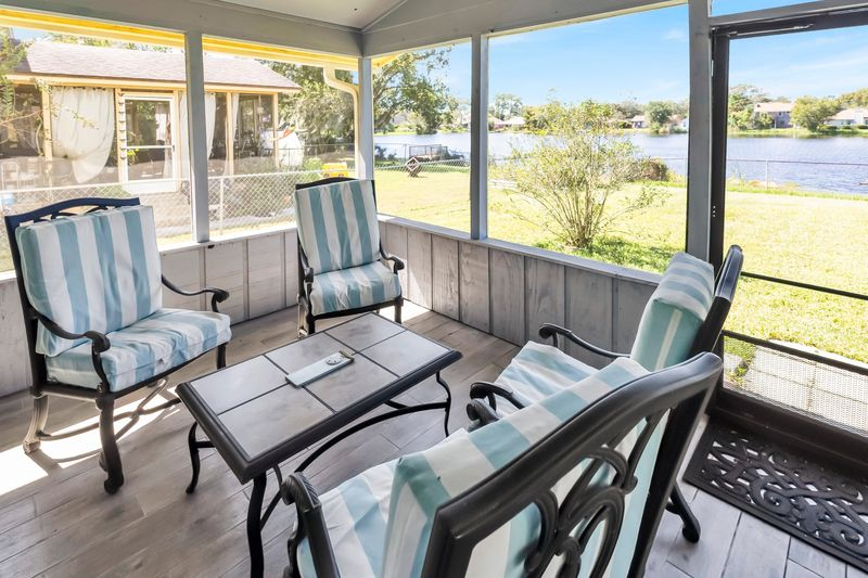 Direct Waterfront Gem, Newly Renovated Large 3/2 Townhome - Photo 5