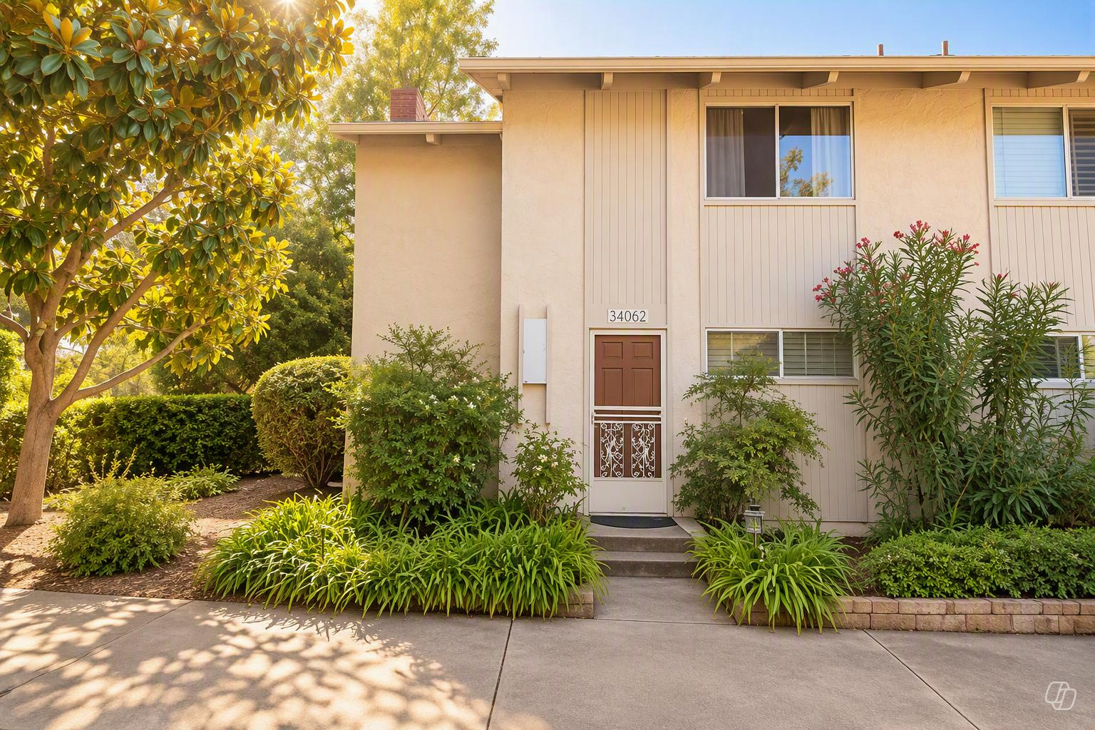 Charming Townhouse in Peaceful Setting