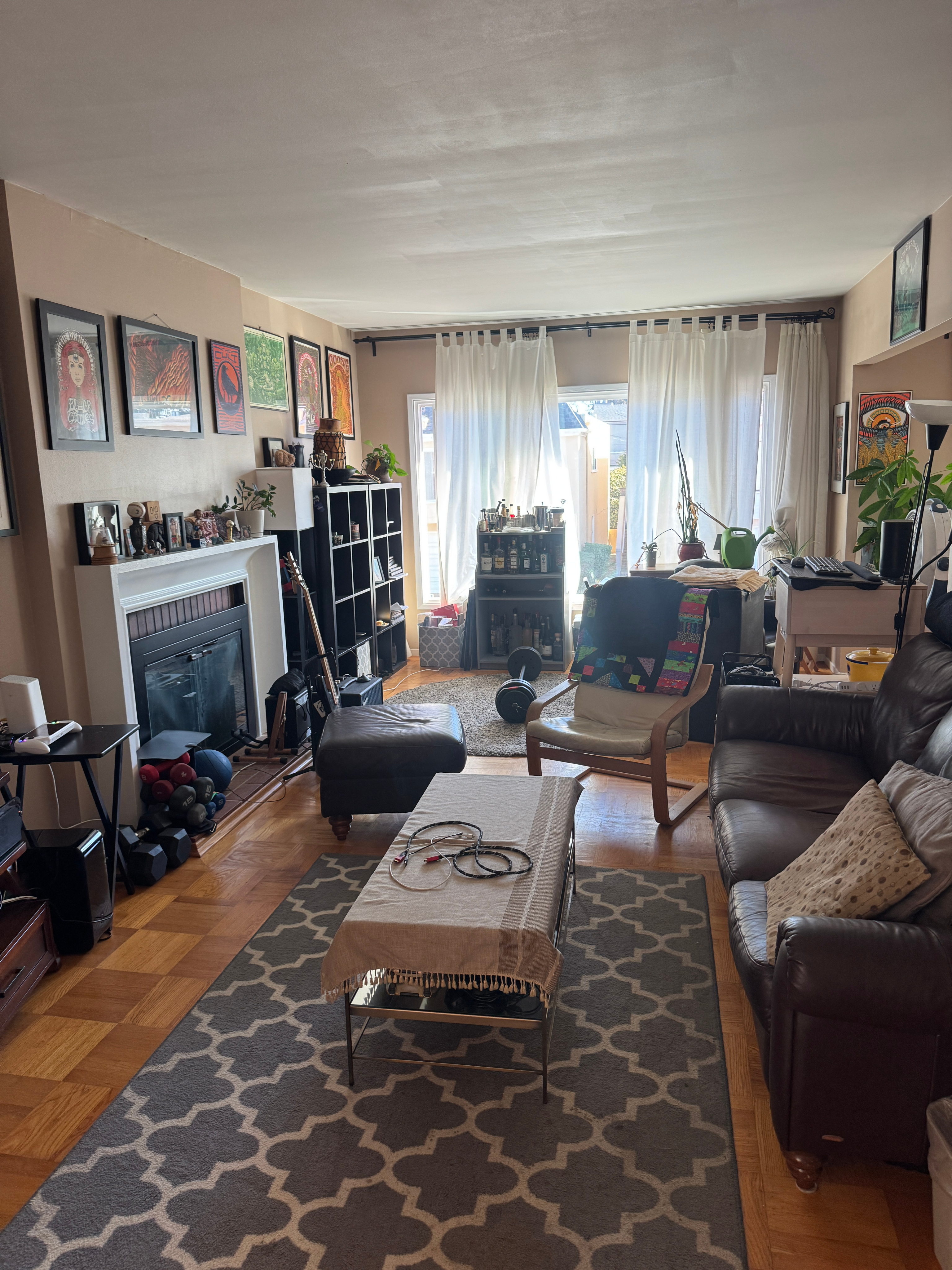 Spacious Furnished Room w/ Private Bath, SF Lakeshore, All-Inclusive - Photo 2