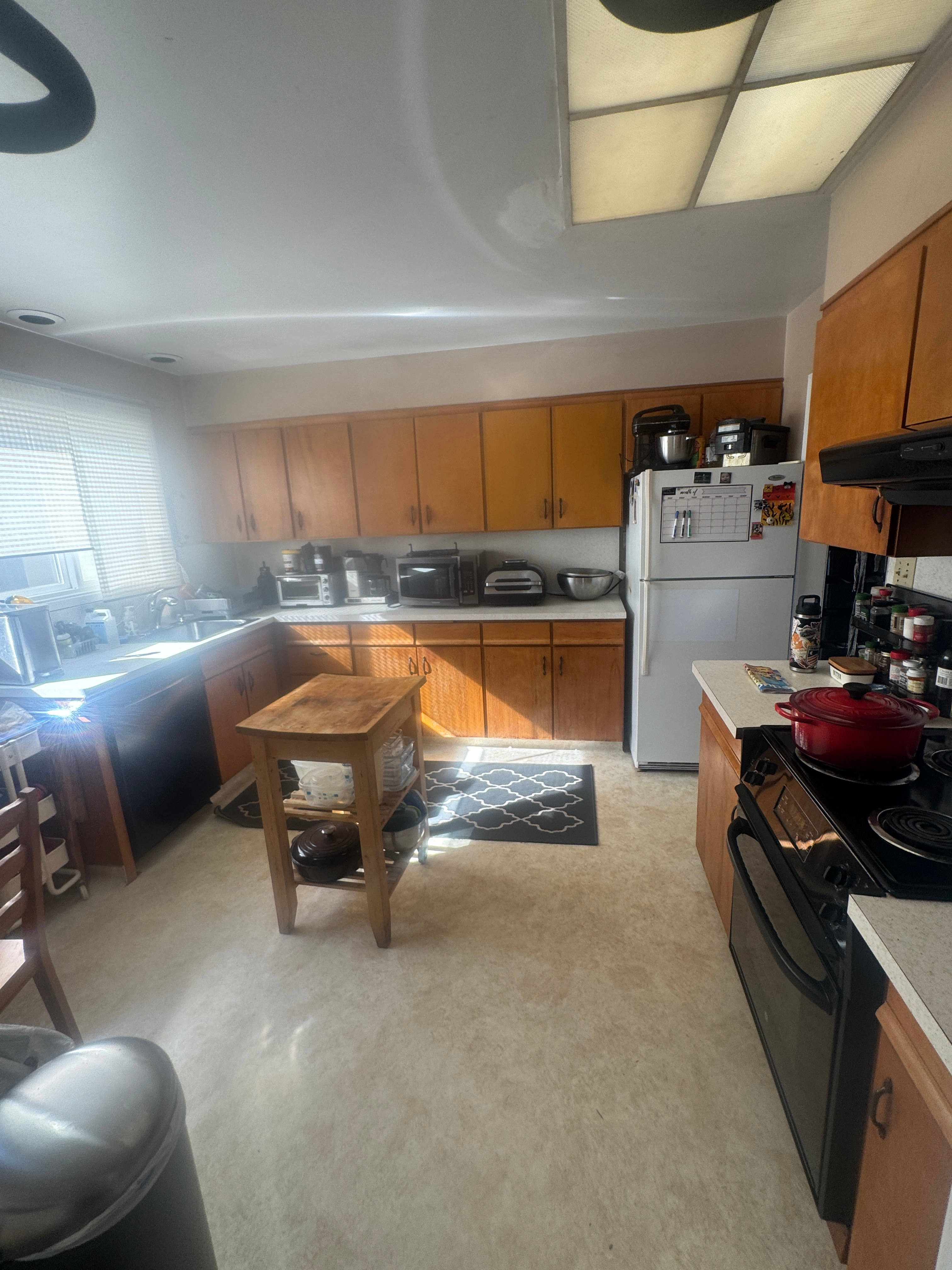 Spacious Furnished Room w/ Private Bath, SF Lakeshore, All-Inclusive - Photo 6