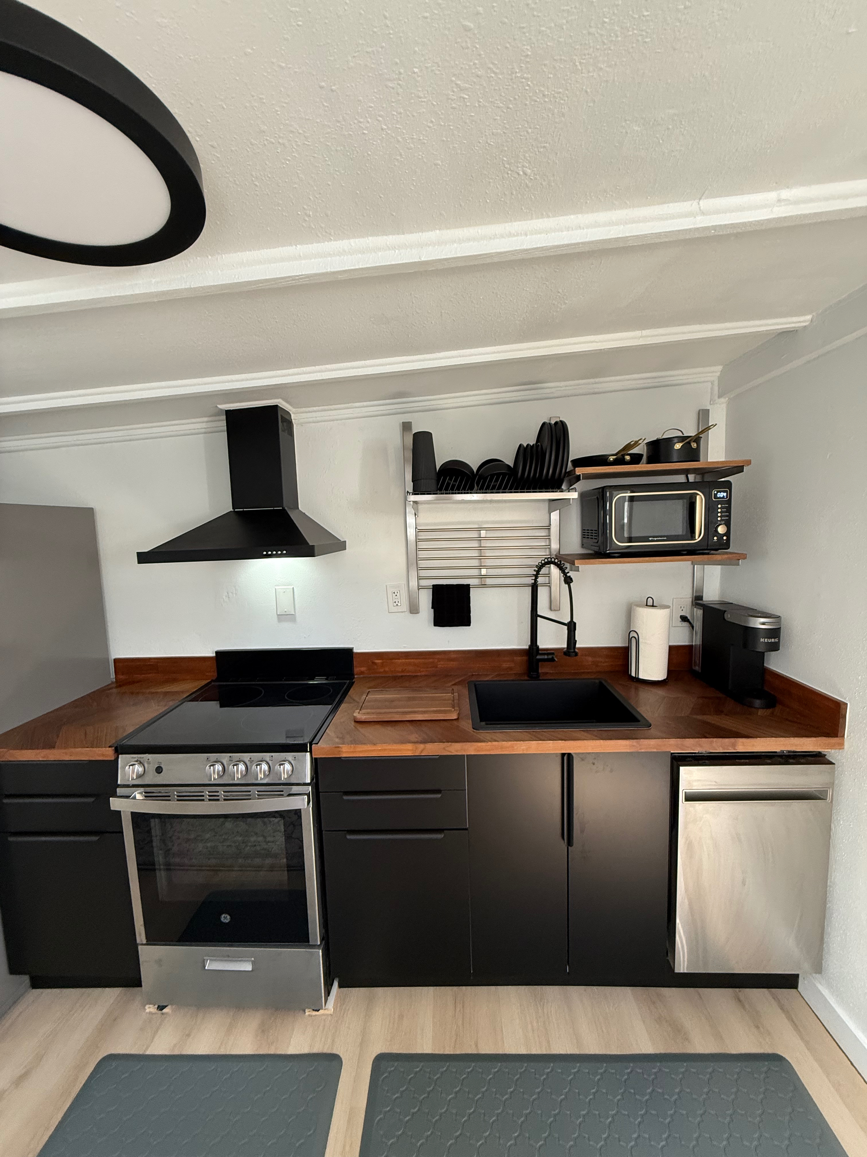 Modern Loft Apartment in Medical City - Photo 4