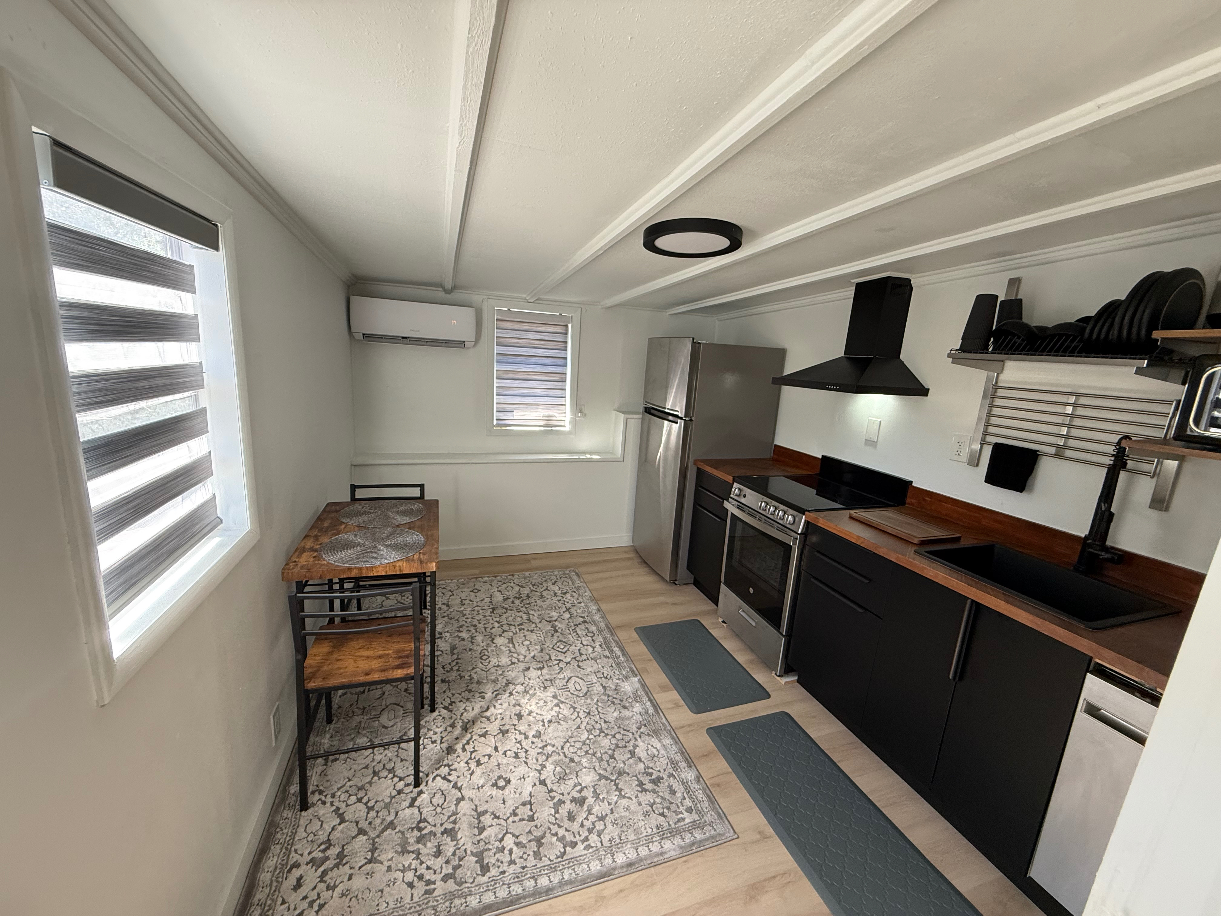 Modern Loft Apartment in Medical City - Photo 6