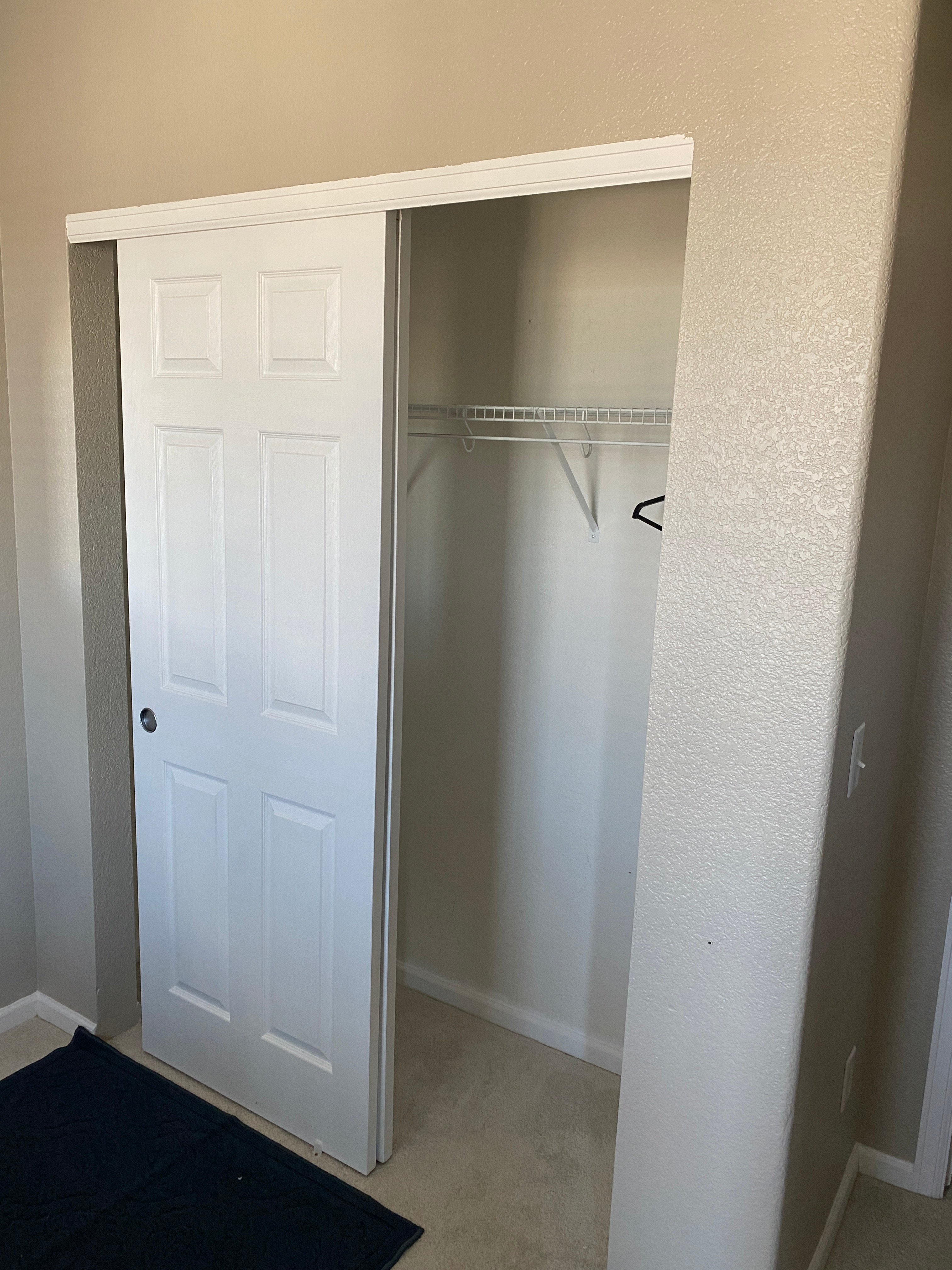 Private Room + Bath, 4 Min to Centennial Hospital, Dogs OK - Photo 4