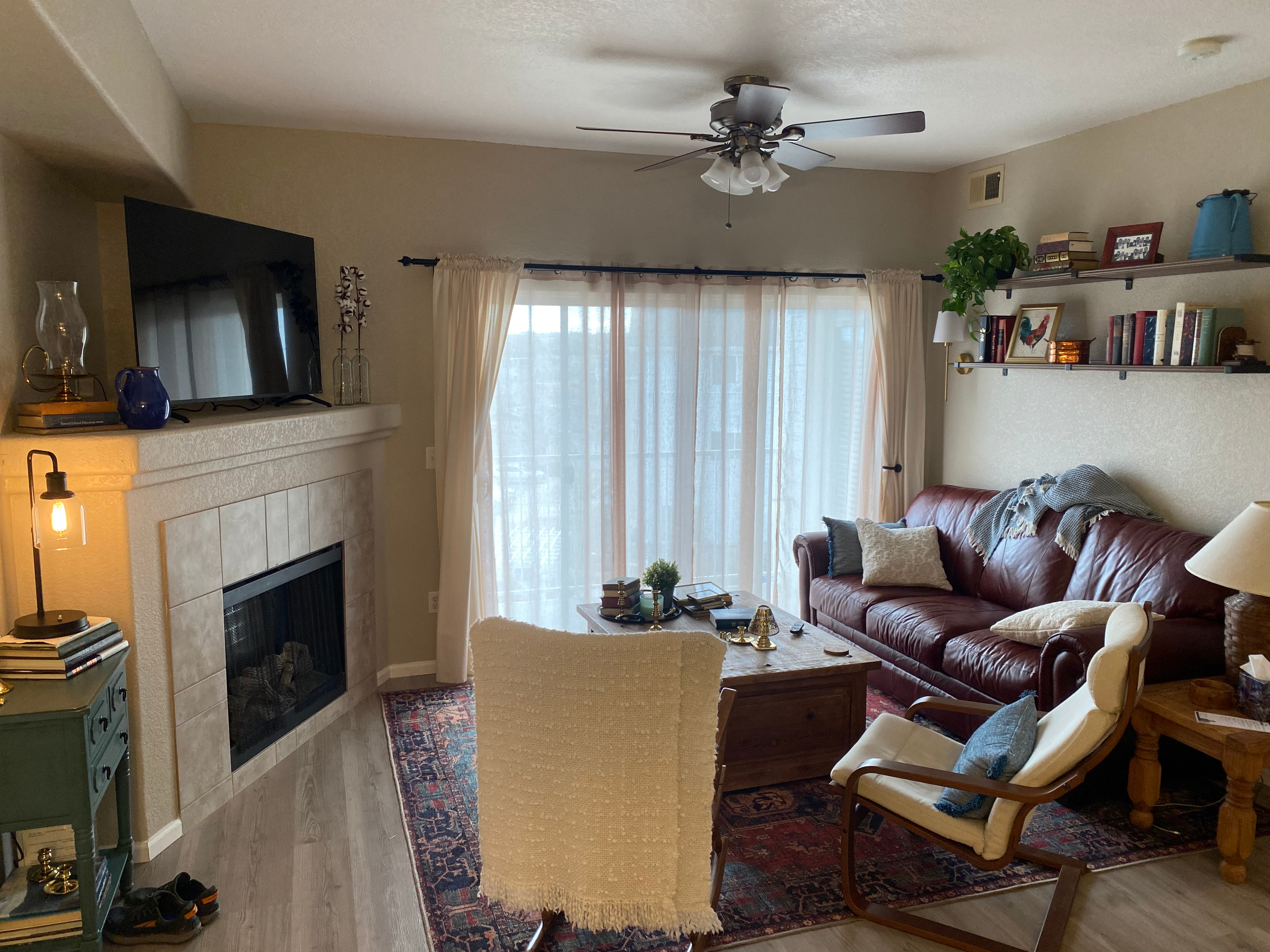 Private Room + Bath, 4 Min to Centennial Hospital, Dogs OK - Photo 6