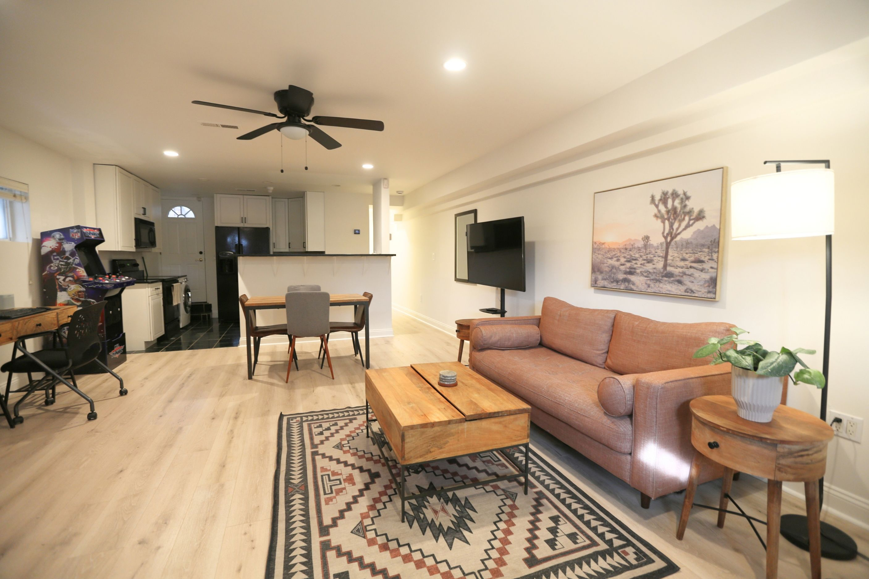 2Bd 1Ba Garden level apartment - Photo 2