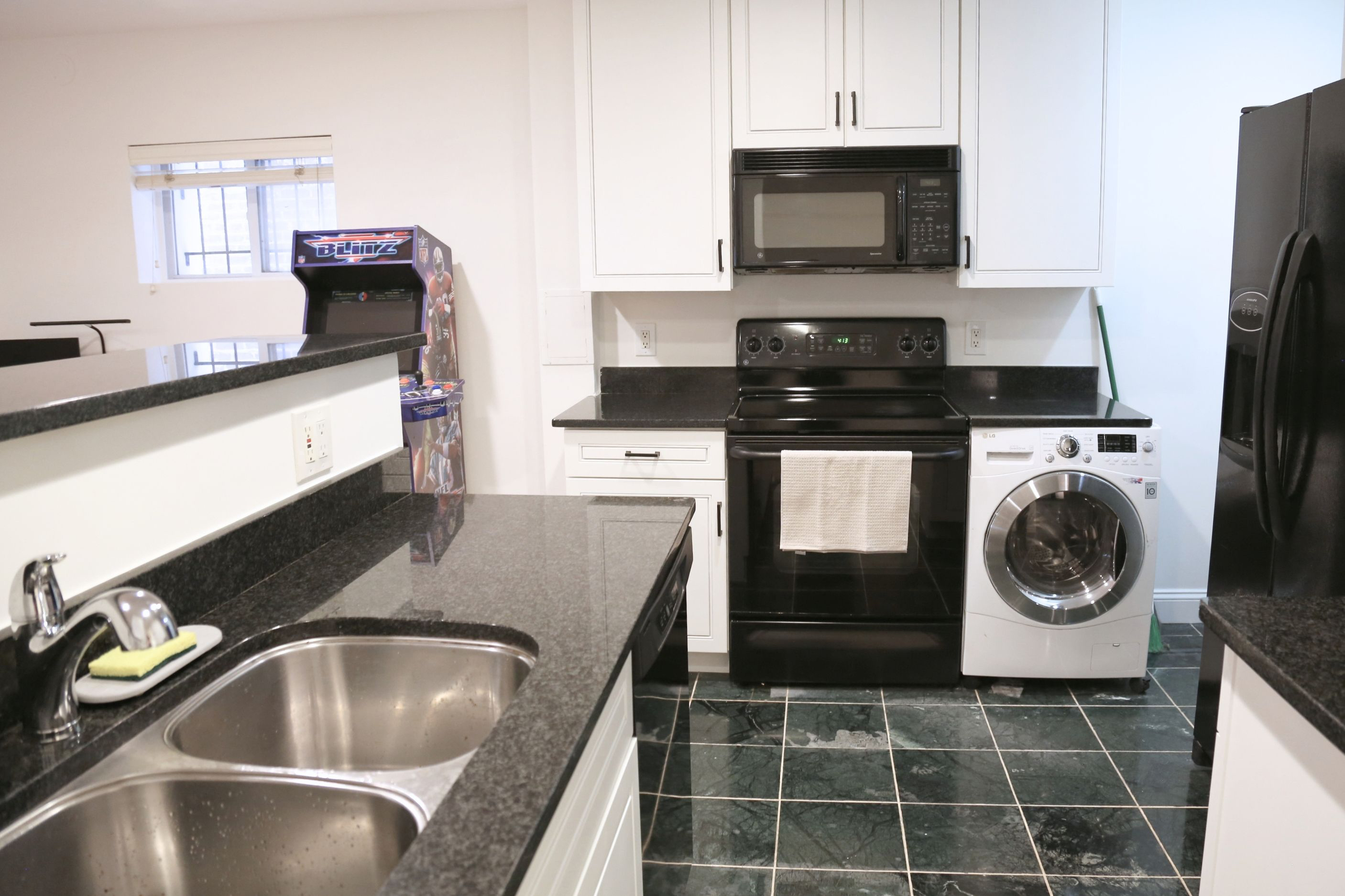 2Bd 1Ba Garden level apartment - Photo 5