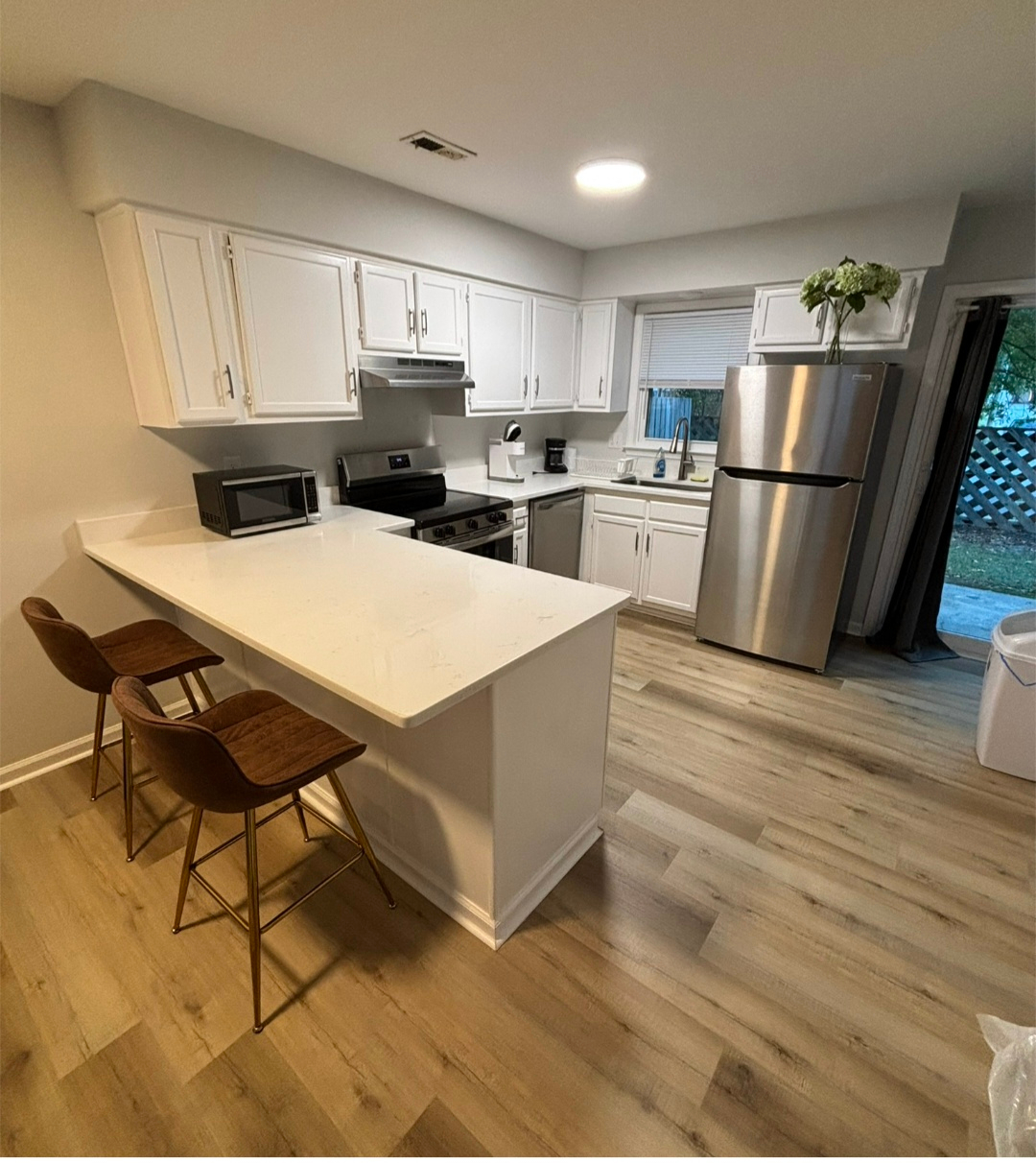 SHORT TERM RENTAL AVAILABLE-GREAT LOCATION - QUIET AREA- VERY CLEAN & REASONABLY-PRICED - Photo 4