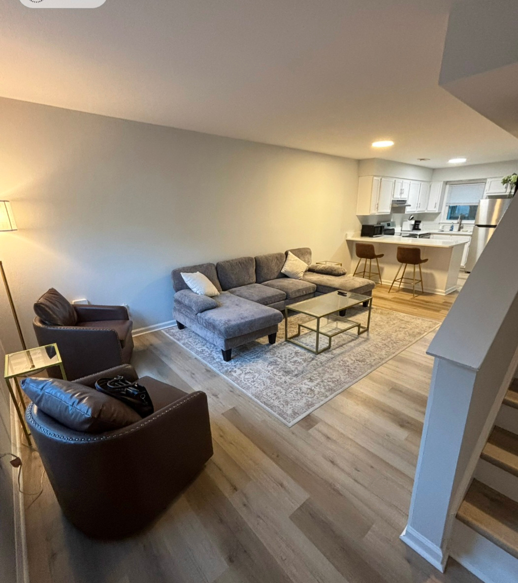 SHORT TERM RENTAL AVAILABLE-GREAT LOCATION - QUIET AREA- VERY CLEAN & REASONABLY-PRICED - Photo 5