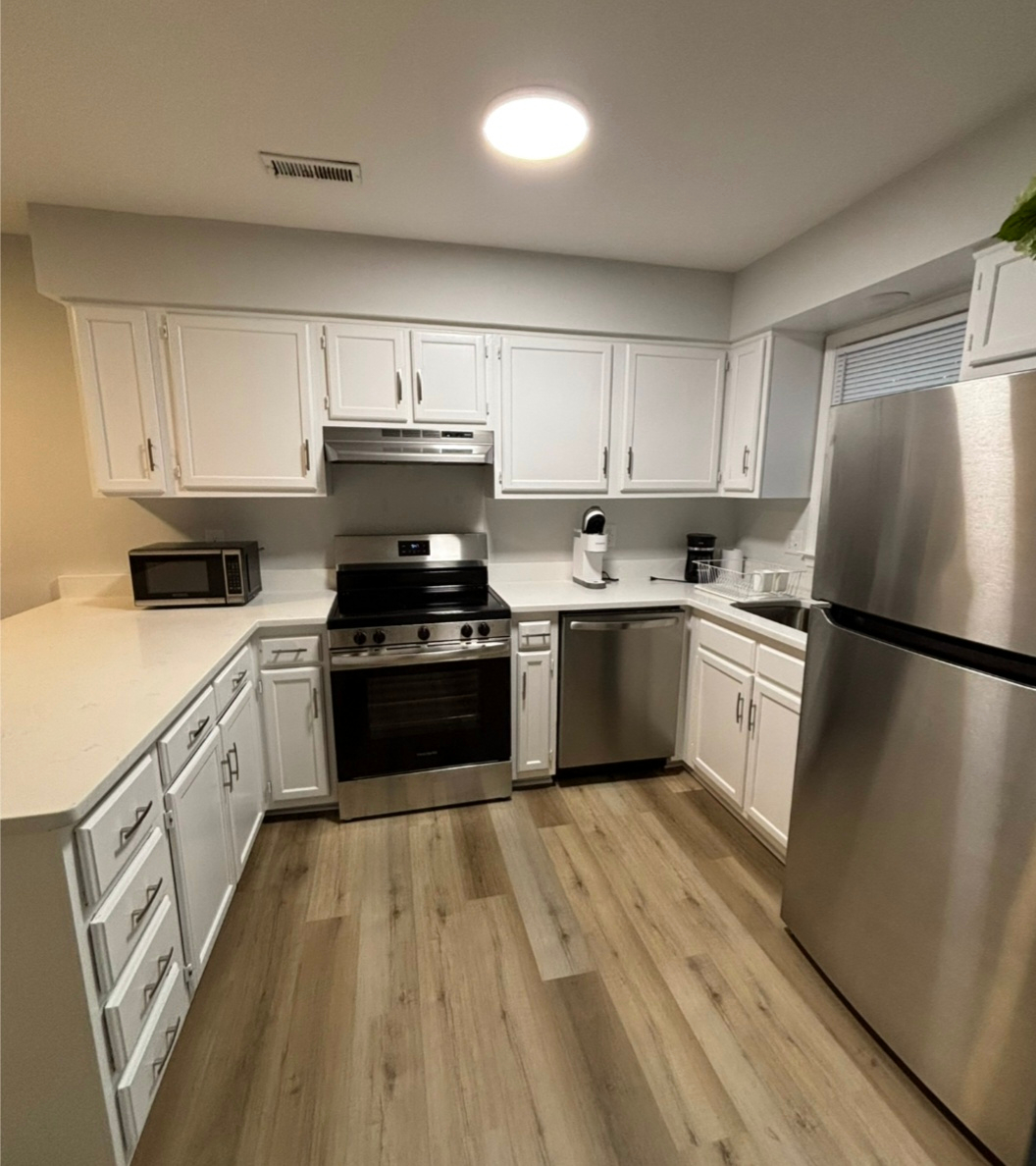 SHORT TERM RENTAL AVAILABLE-GREAT LOCATION - QUIET AREA- VERY CLEAN & REASONABLY-PRICED - Photo 6