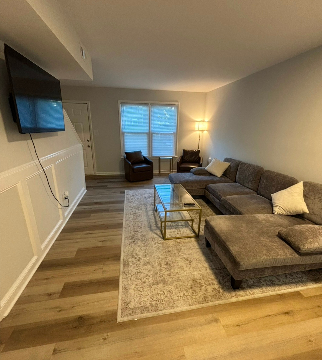 SHORT TERM RENTAL AVAILABLE-GREAT LOCATION - QUIET AREA- VERY CLEAN & REASONABLY-PRICED - Photo 3
