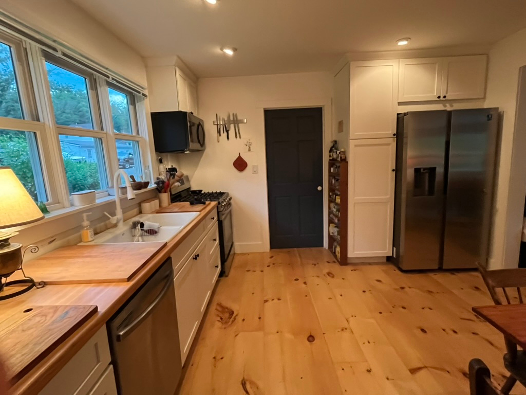 Charming 3 Bedroom House on Quiet Road with Woodburning Stove & Baby Grand Piano - Photo 9