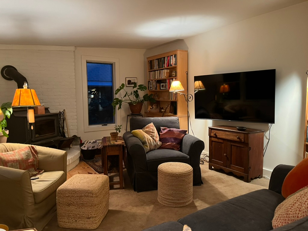Charming 3 Bedroom House on Quiet Road with Woodburning Stove & Baby Grand Piano - Photo 4
