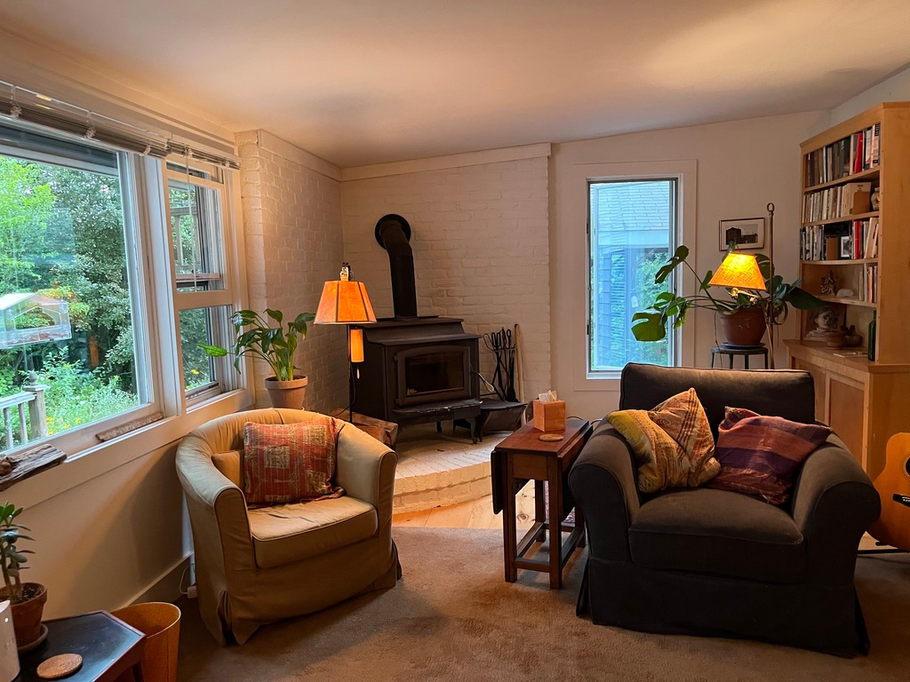Charming 3 Bedroom House on Quiet Road with Woodburning Stove & Baby Grand Piano - Photo 6