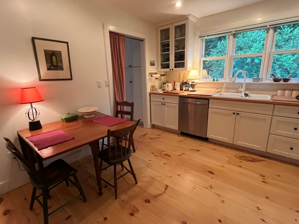 Charming 3 Bedroom House on Quiet Road with Woodburning Stove & Baby Grand Piano - Photo 10