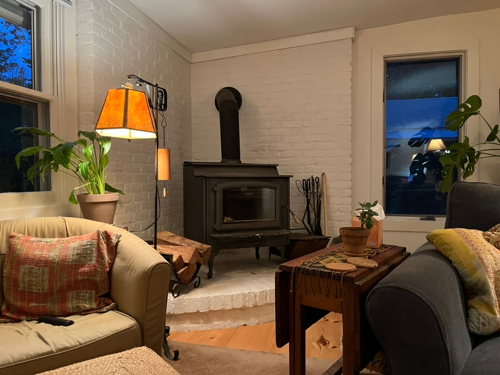 Charming 3 Bedroom House on Quiet Road with Woodburning Stove & Baby Grand Piano - Photo 5