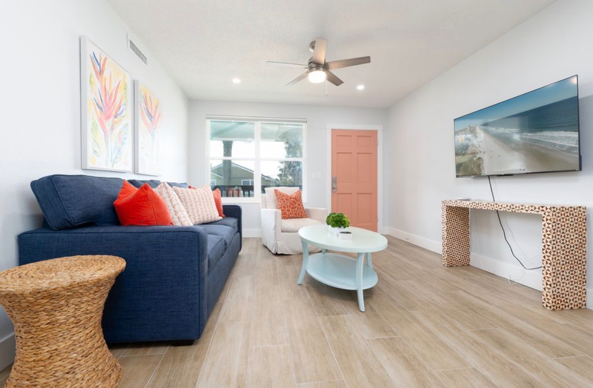 Furnished 2BR/2BA Upstairs Unit Steps from Neptune Beach