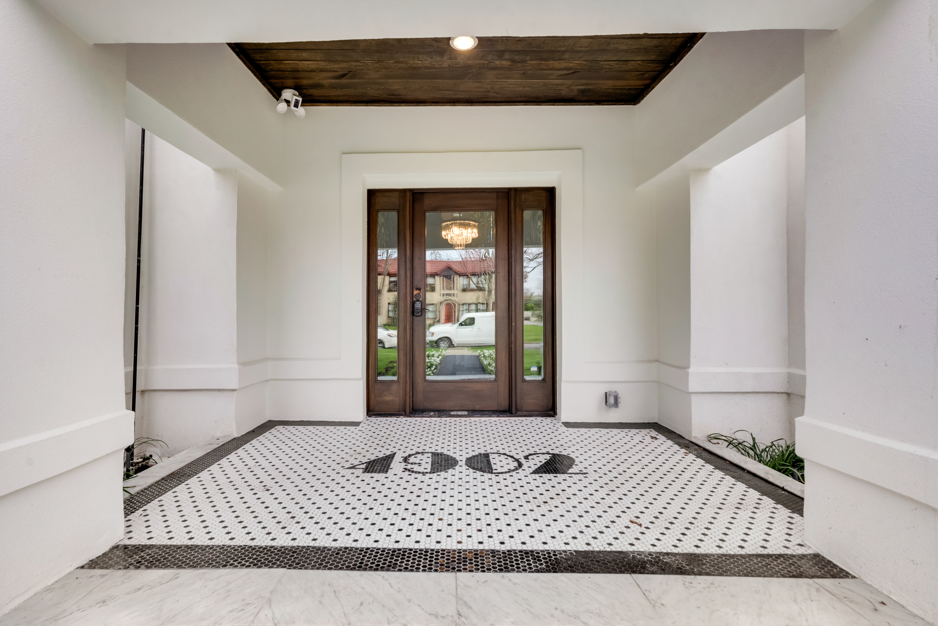 Modern 2BR Haven | Relax & Recharge - Photo 4
