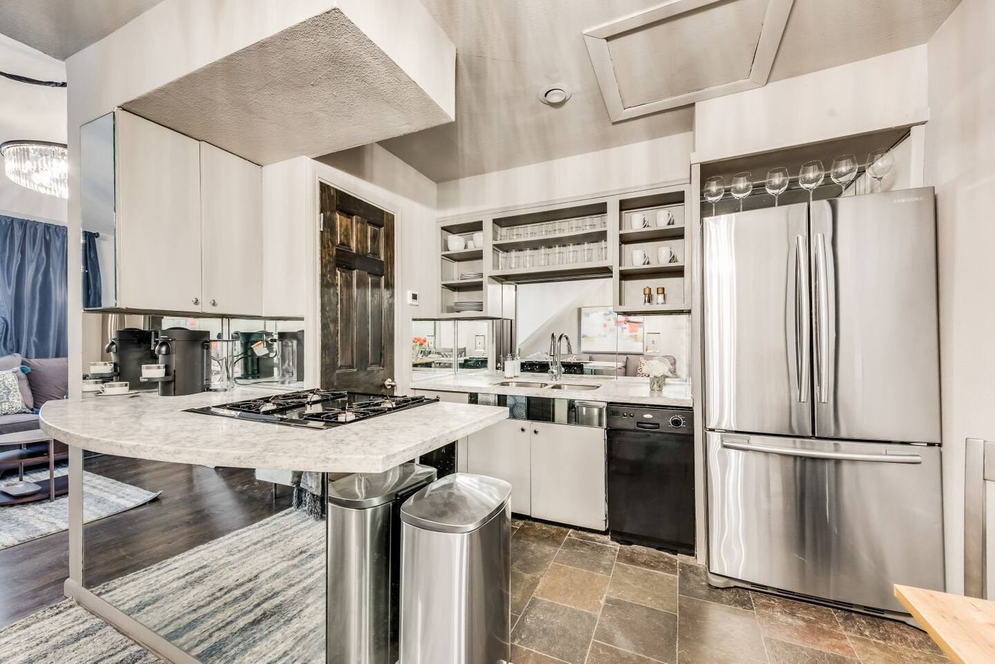 Sunlit Modern 2BR Loft - Photo 11