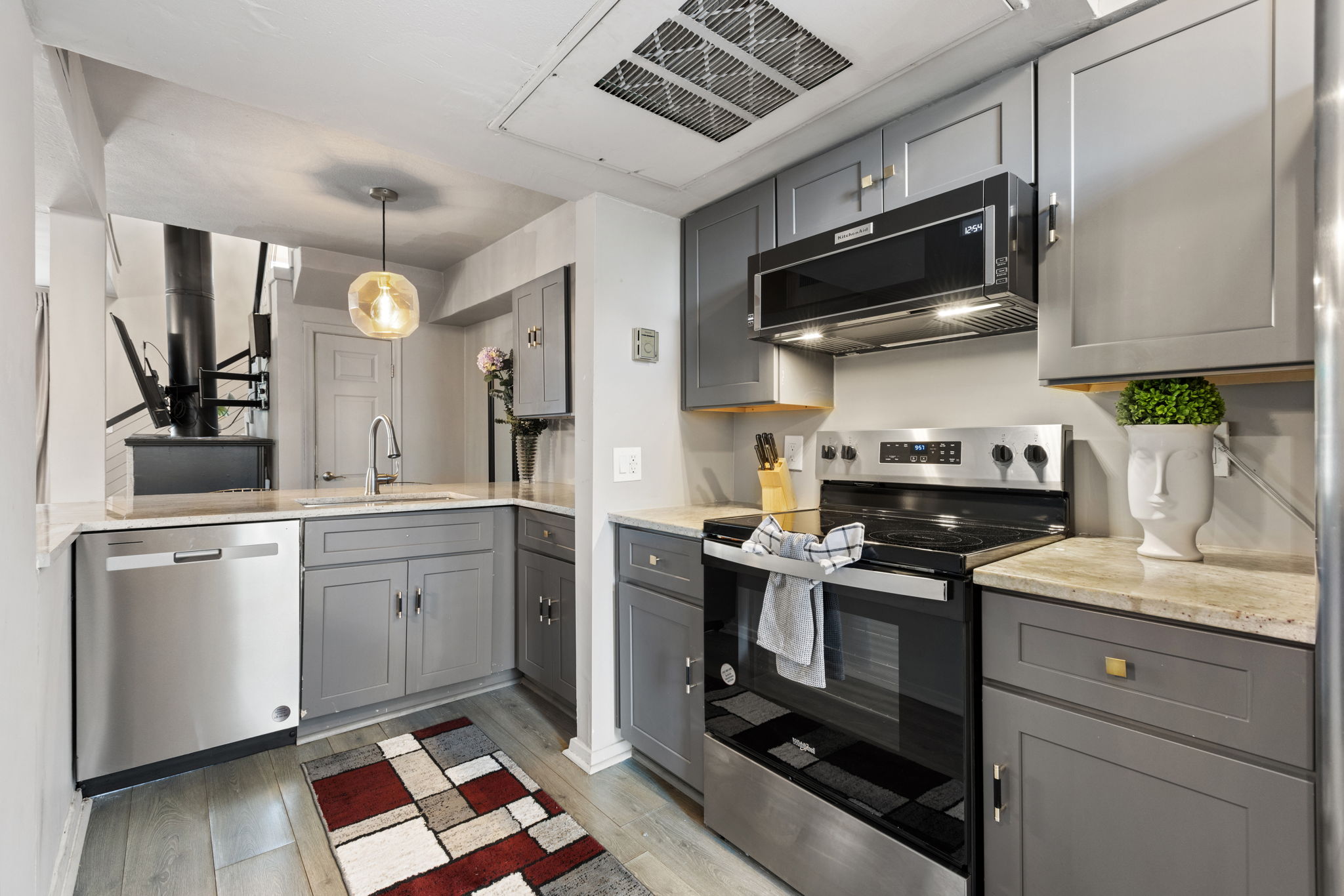 Lakewood Loft | Dallas Living - Photo 11