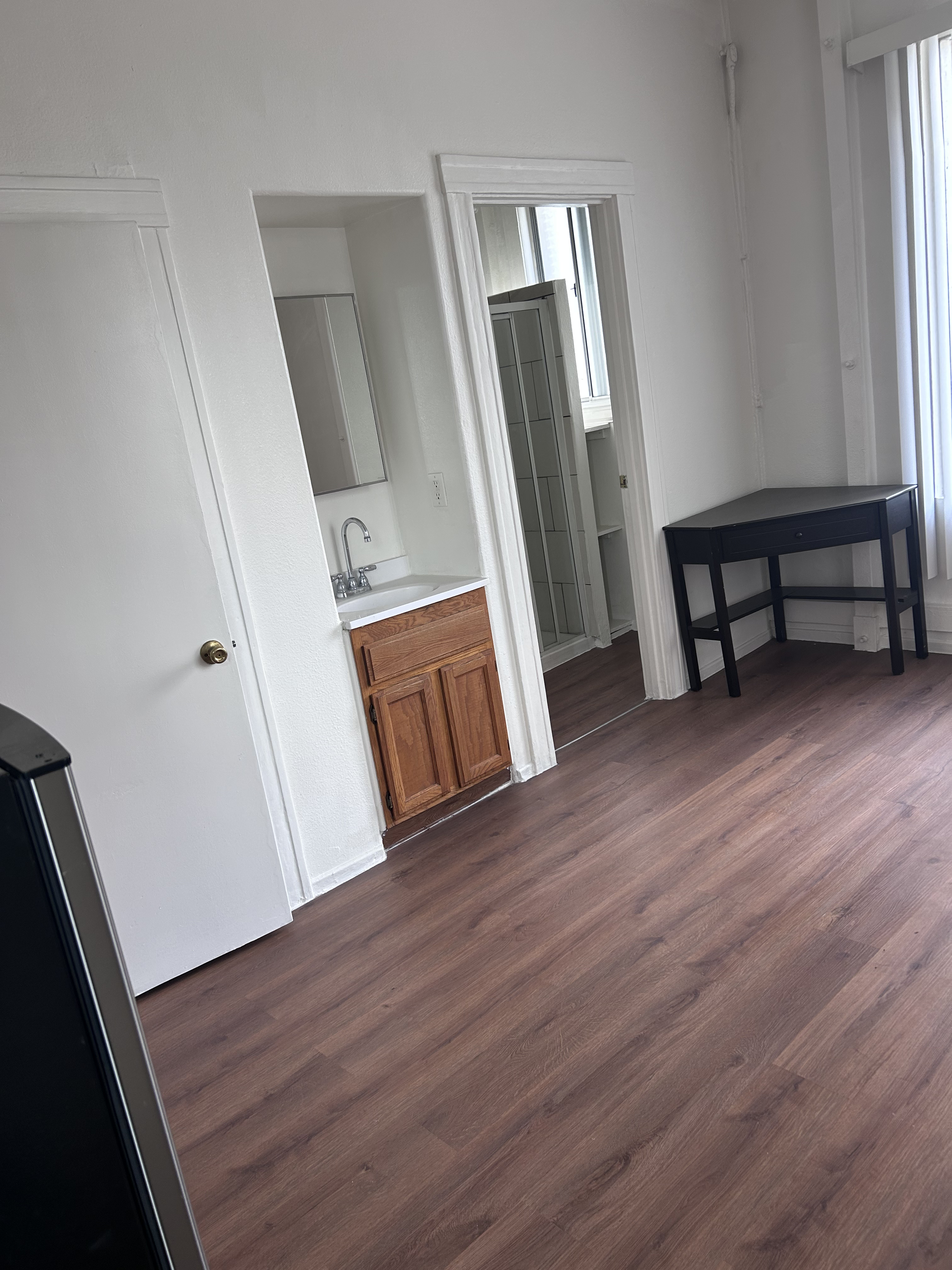 Charming Downtown Studio With Private Bath And Parking Options - Photo 2